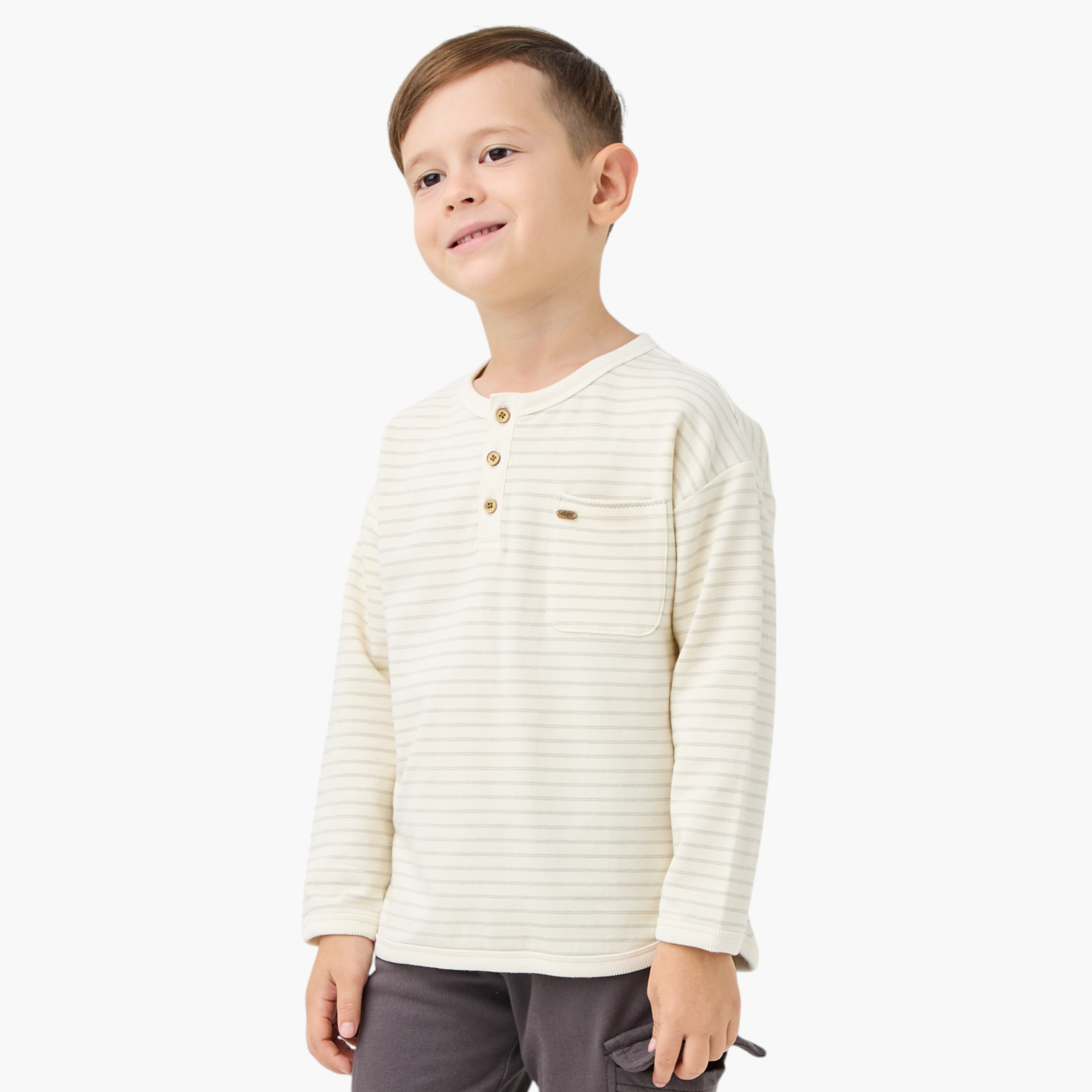 تيشيرت مخطّط بياقة بأزرار وأكمام طويلة من إليجو-boys-clothing-tshirtsandpolos-image-1