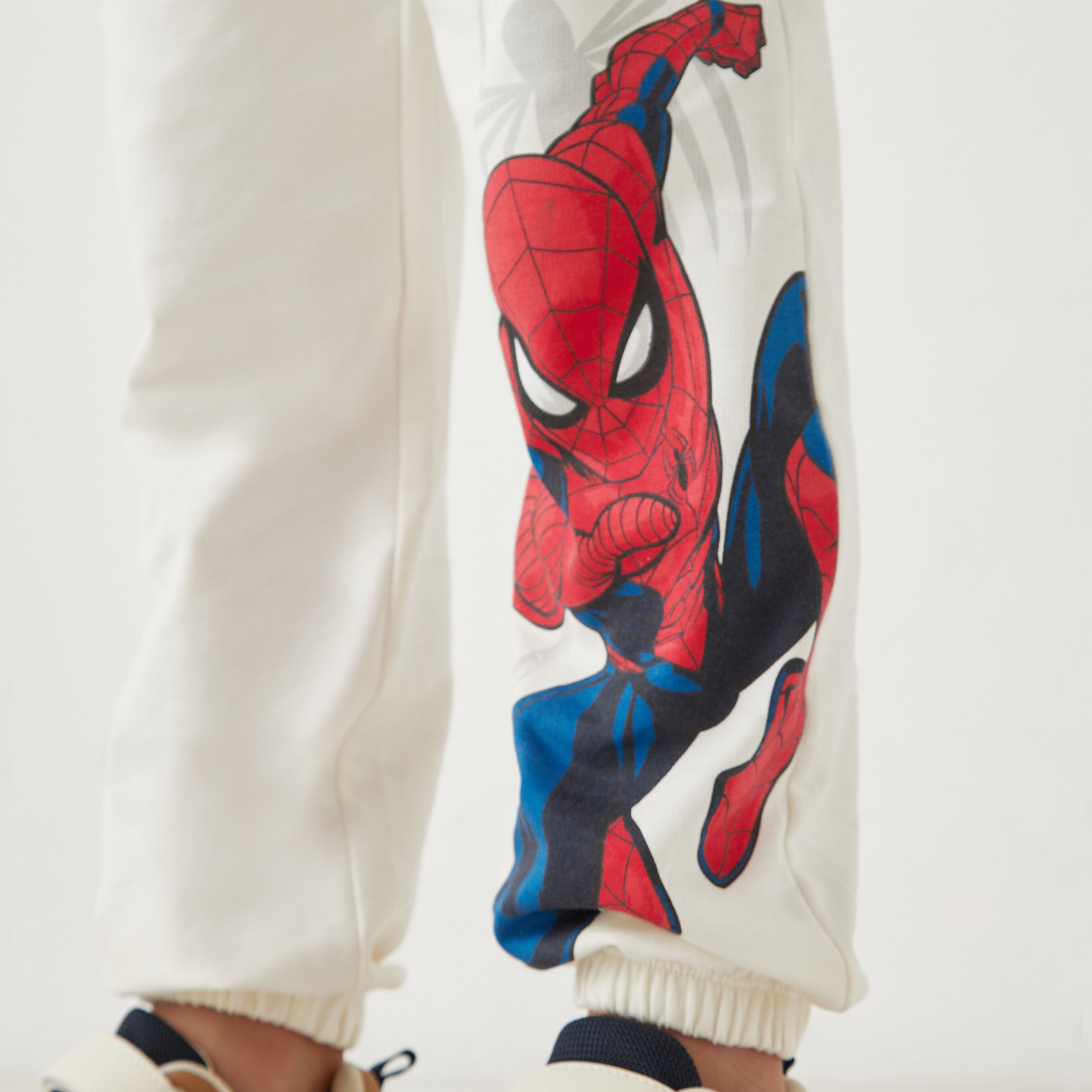 بنطلون رياضي بطبعات وبرباط إغلاق-boys-clothing-bottoms-joggersandtrackpants-image-4