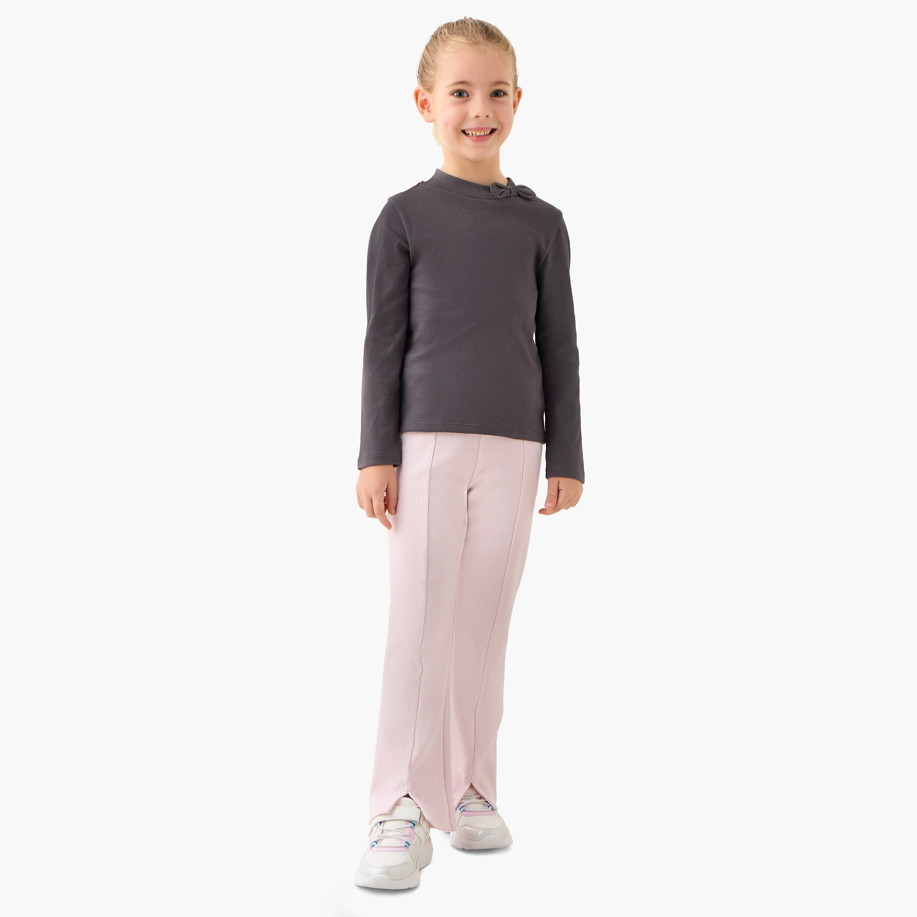 بلوزة بأكمام طويلة وياقة مستديرة عالية بتفاصيل فيونكة من جونيورز-  طقم من قطعتين-girls-clothing-tshirts-image-2