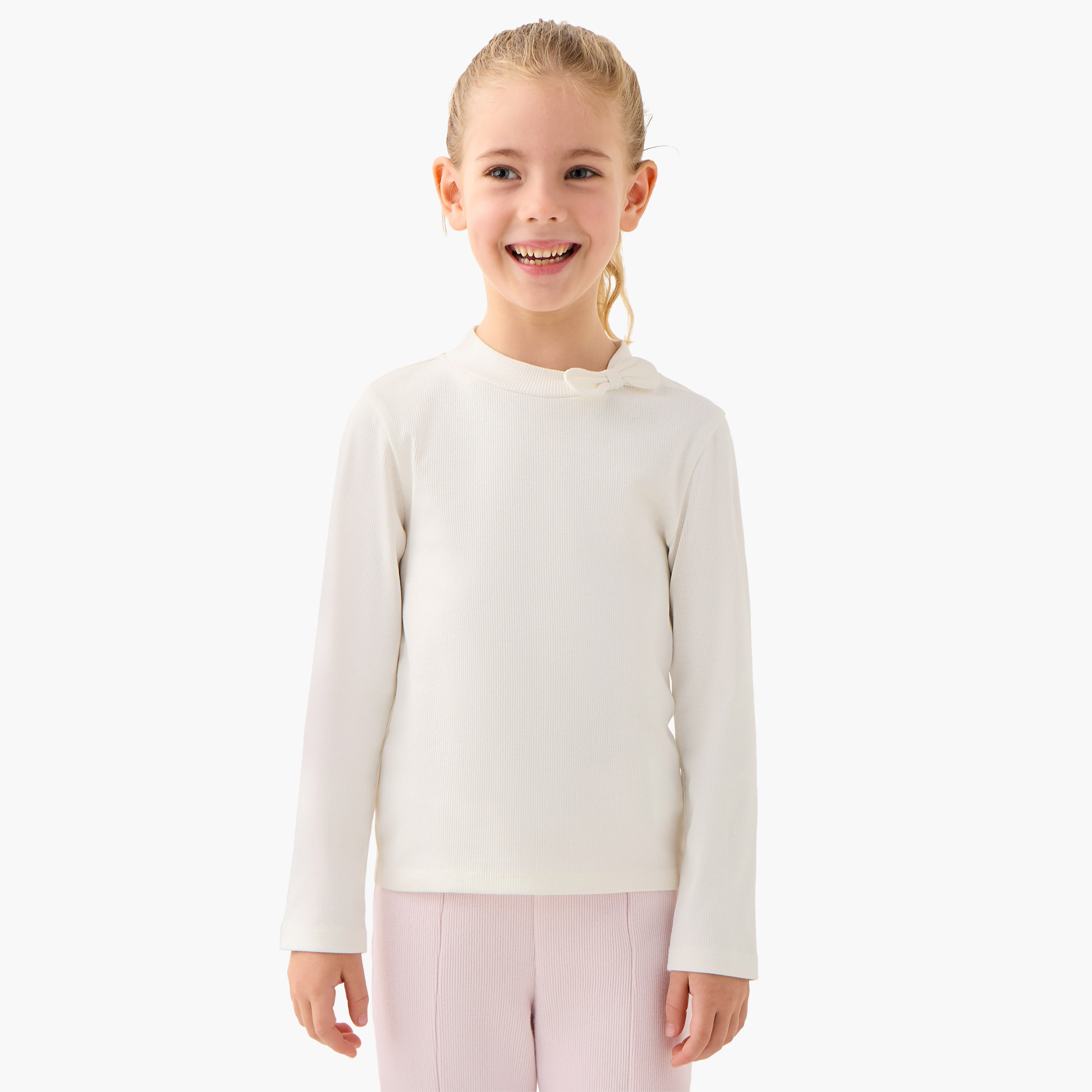 بلوزة بأكمام طويلة وياقة مستديرة عالية بتفاصيل فيونكة من جونيورز-  طقم من قطعتين-girls-clothing-tshirts-image-5