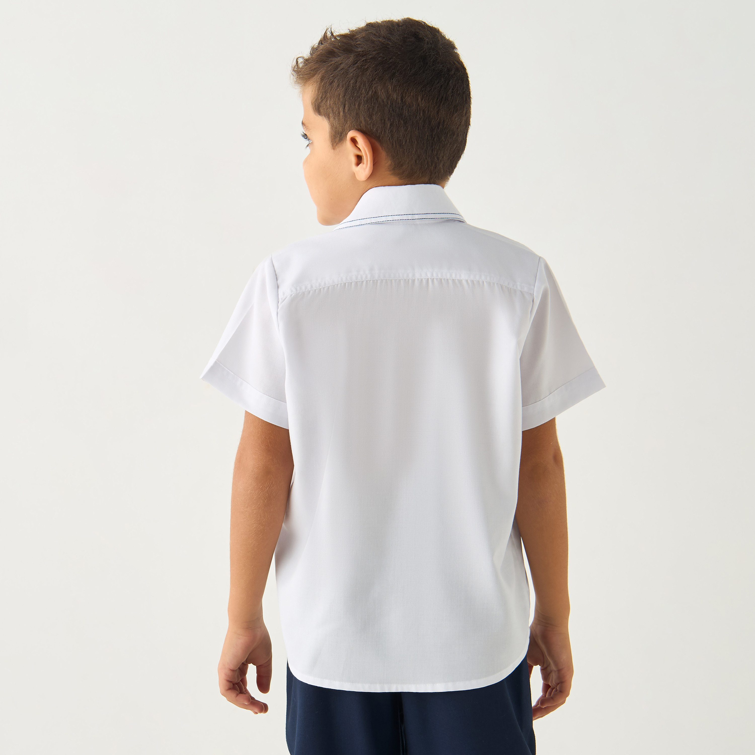 قميص سادة بأكمام قصيرة وجيب من جونيورز-boys-clothing-schoolwear-shirts-image-3