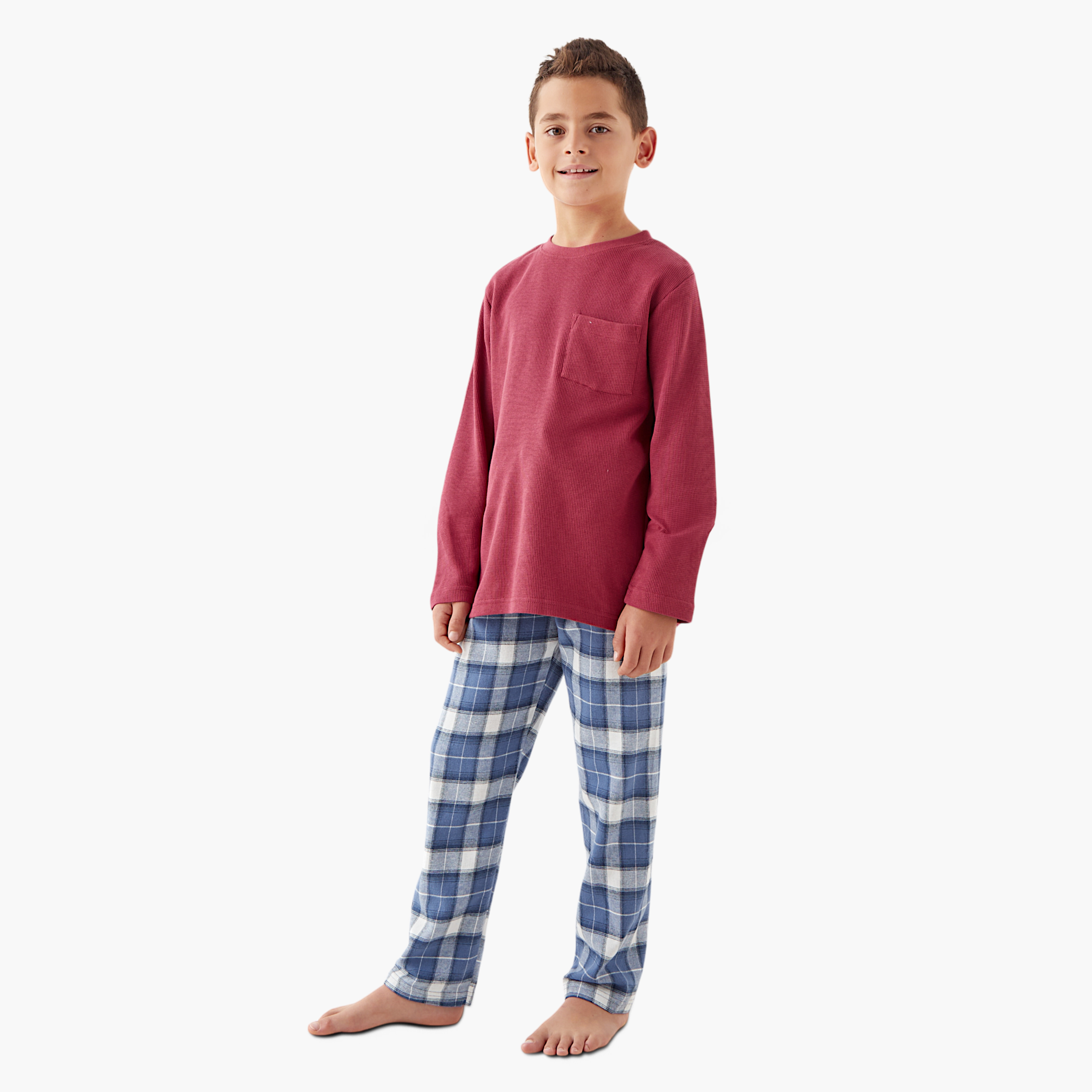 طقم تيشيرت بطبعات وبنطلون بيجاما مربعات من جونيورز-boys-clothing-nightwear-image-1