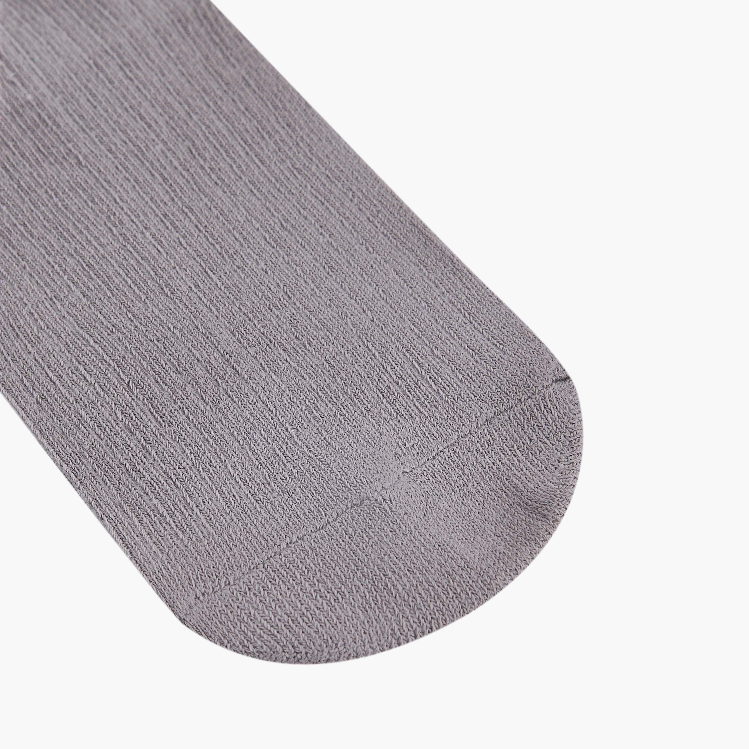 طقم جوارب 7 أزواج بارزة الملمس بطول الكاحل من جونيورز-boys-accessories-socks-image-3