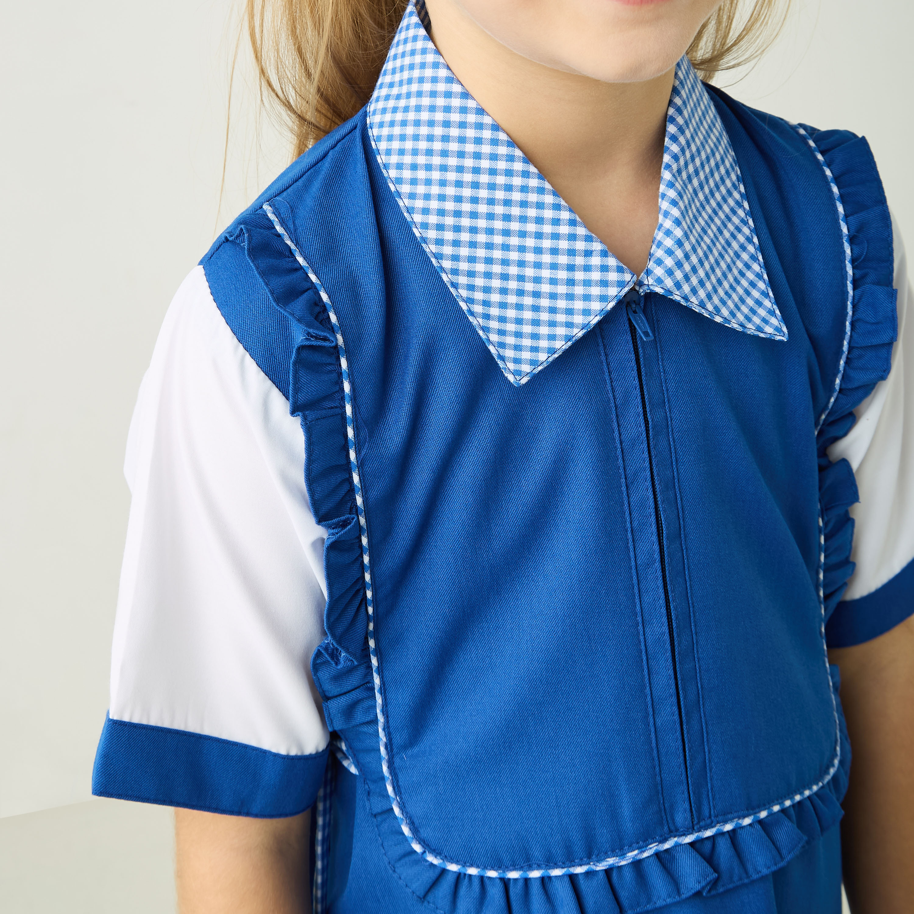 مريلة بأكمام قصيرة وتفاصيل كشكش وطبعات مربعات من جونيورز-girls-clothing-dressesandjumpsuits-image-4