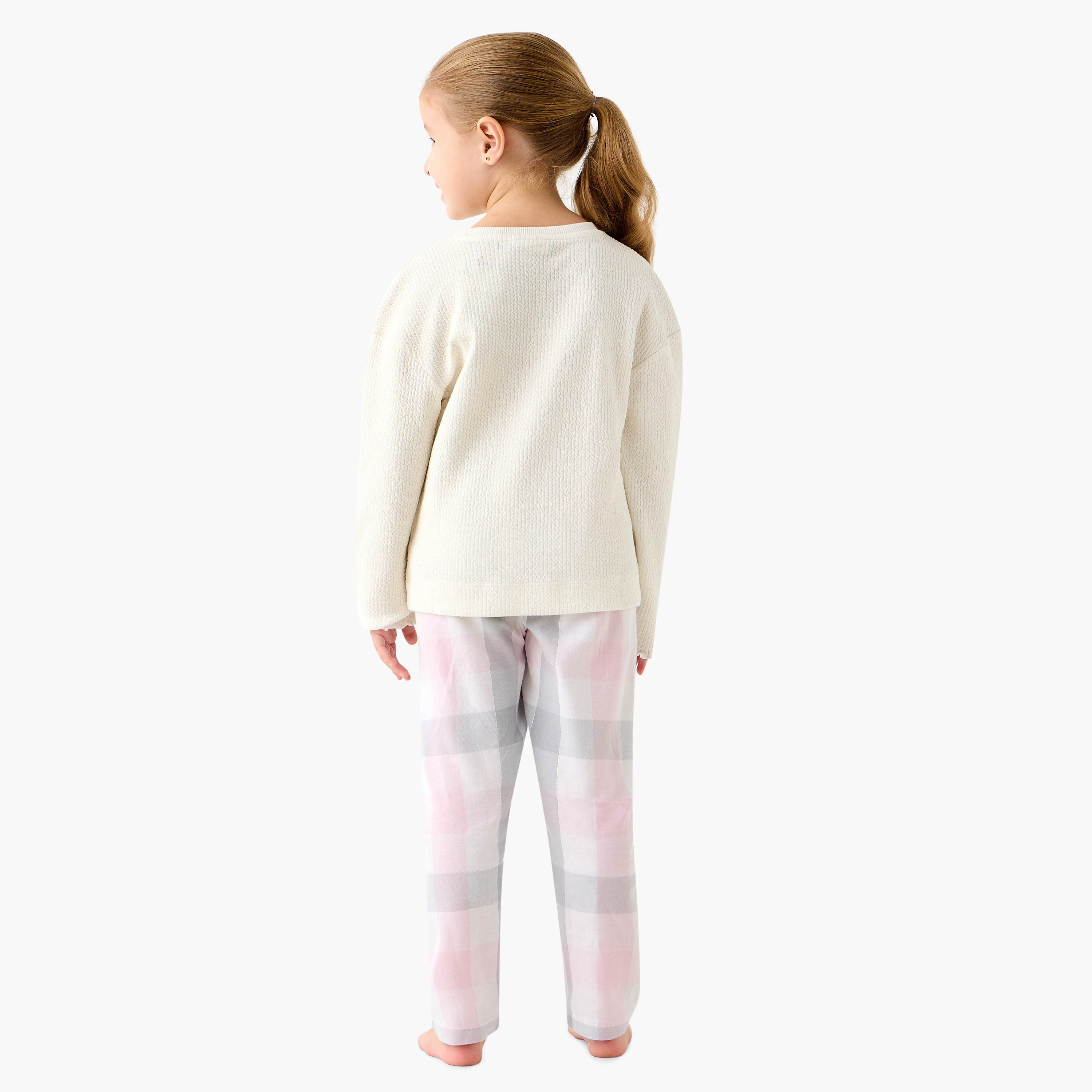 طقم تيشيرت بارز الملمس بأكمام طويلة وبنطلون بيجاما مربعات من جونيورز-girls-clothing-nightwear-image-4