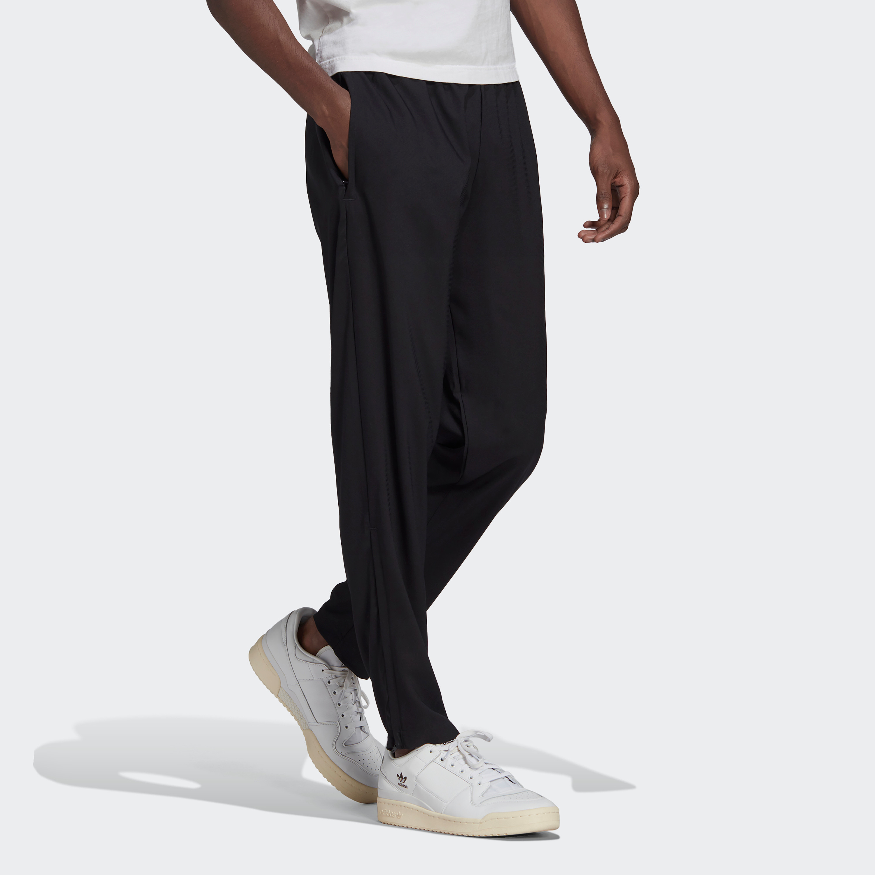 سروال تدريب انترادا 22 برازينتيشن للرجال من اديداس | او اي-men-clothing-bottoms-trousersandchinos-trousers-image-2