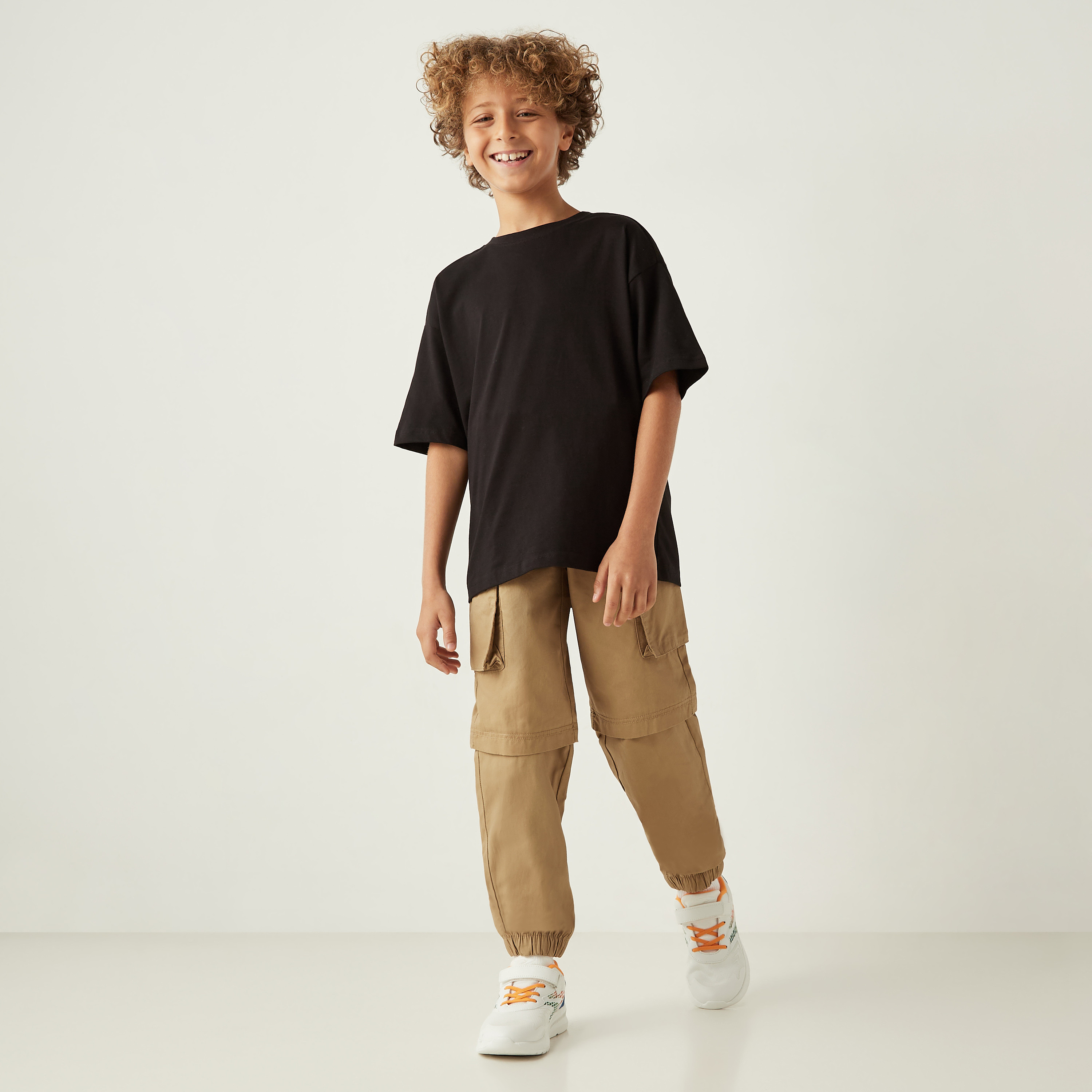 تيشيرت فضفاض سادة بياقة ضيّقة وأكمام قصيرة من جونيورز-boys-clothing-tshirtsandpolos-image-2
