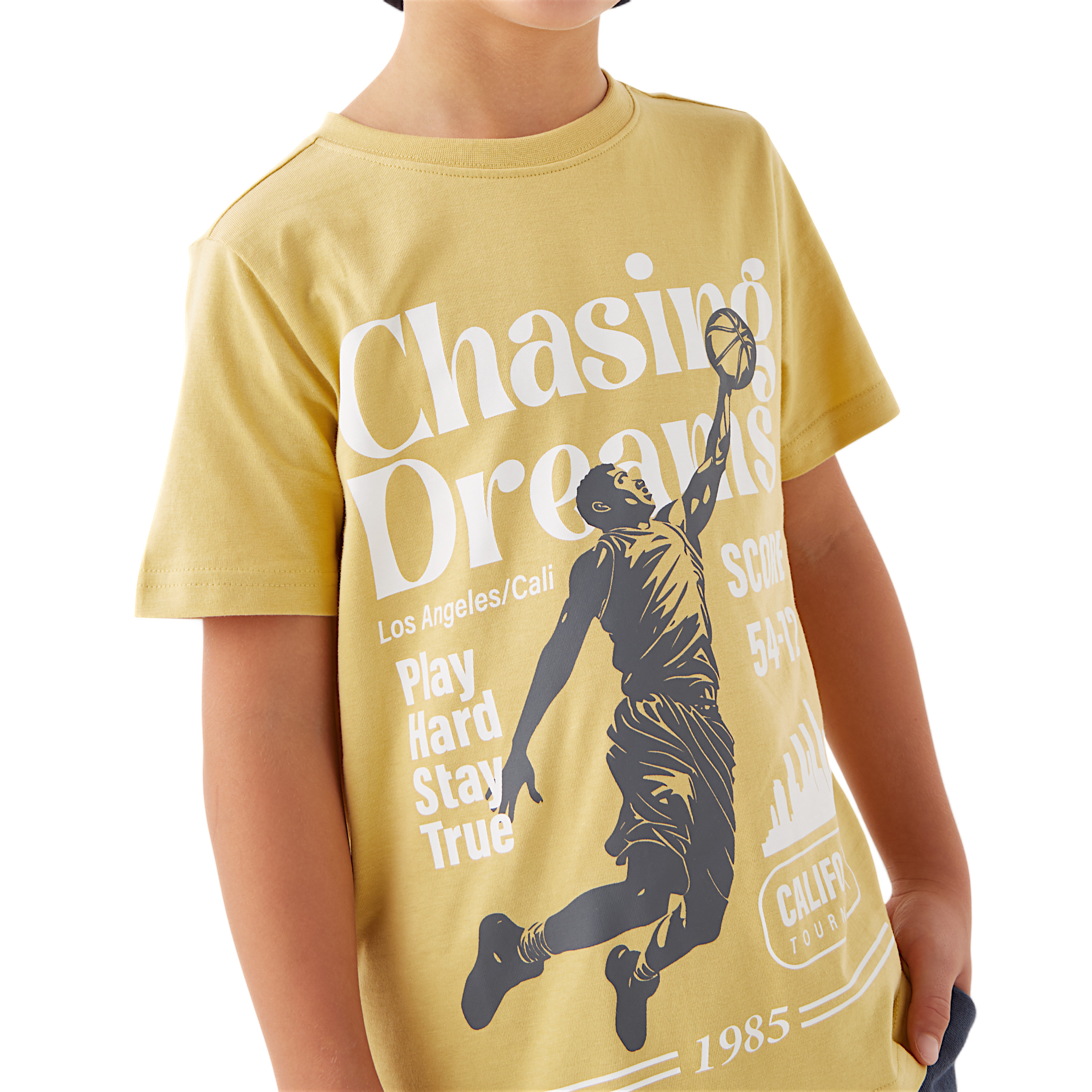 تيشيرت بأكمام قصيرة وياقة ضيقة وطبعات جرافيك من جونيورز-boys-clothing-tshirtsandpolos-image-4