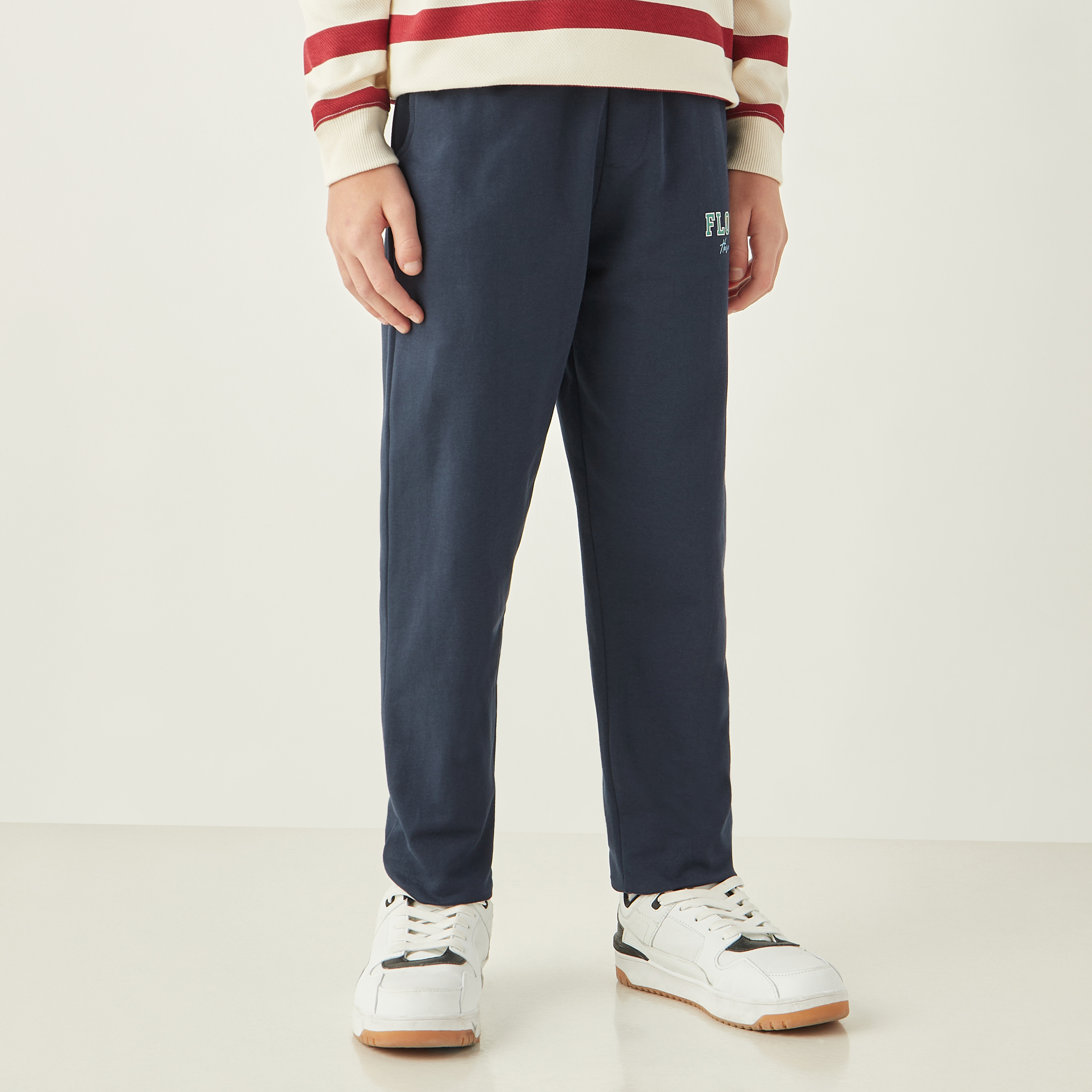 بنطلون رياضي برباط إغلاق وجيوب وطبعات من جونيورز-boys-clothing-bottoms-joggersandtrackpants-image-1