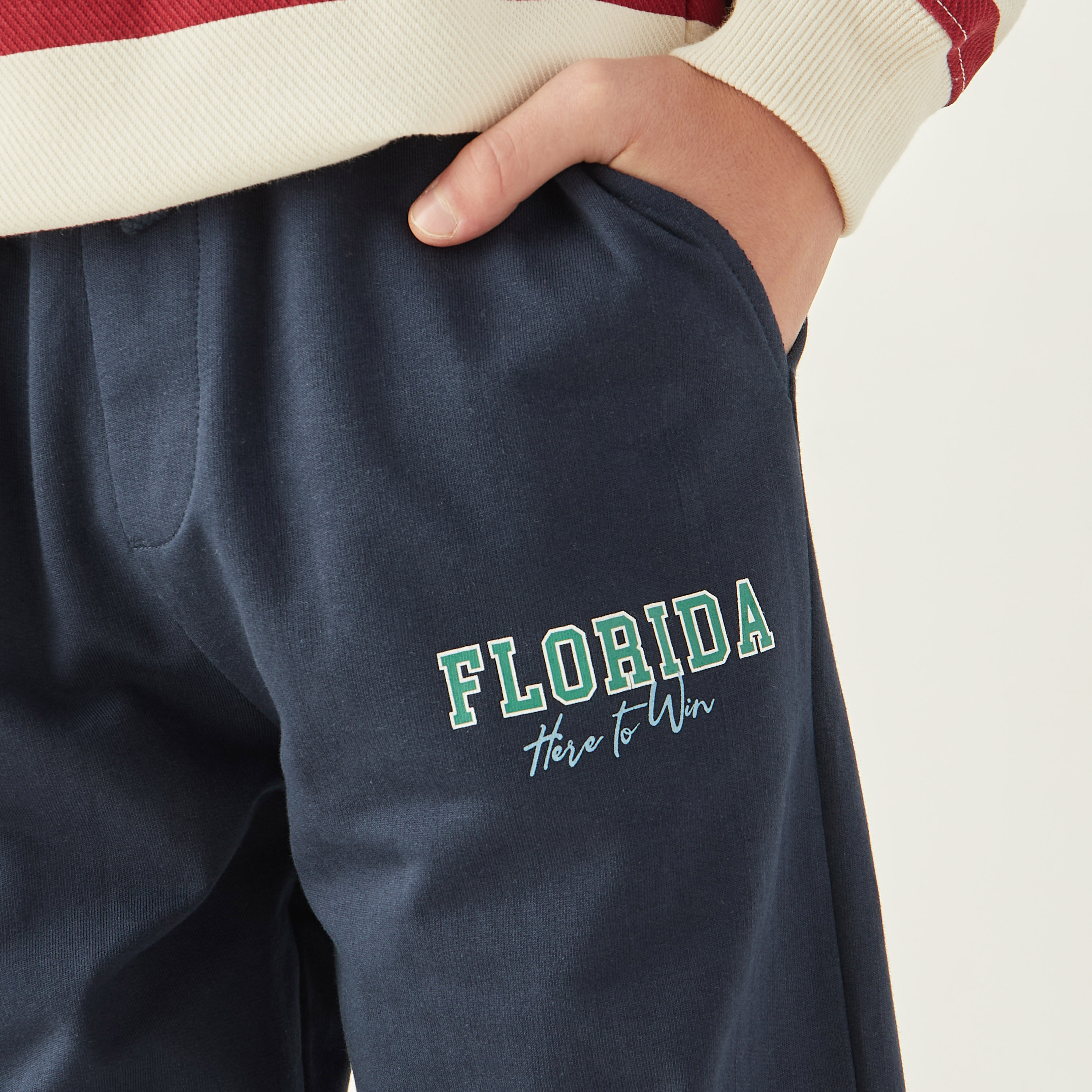بنطلون رياضي برباط إغلاق وجيوب وطبعات من جونيورز-boys-clothing-bottoms-joggersandtrackpants-image-4