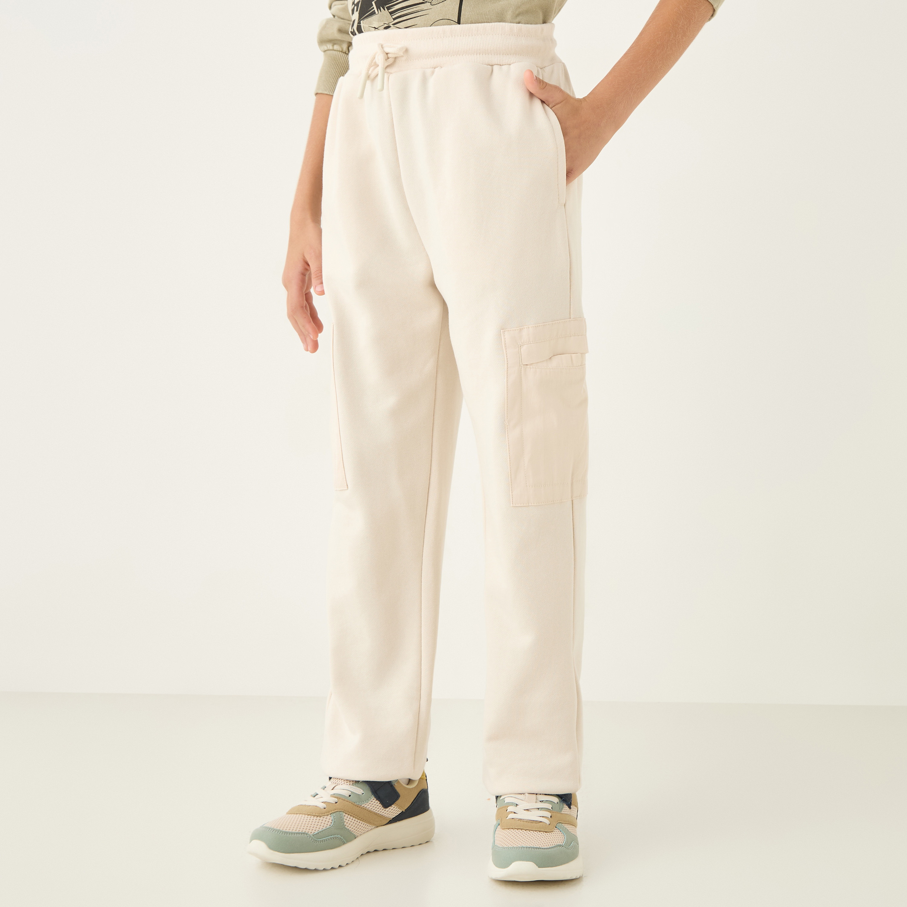 بنطلون سادة بجيوب ورباط إغلاق من جونيورز-boys-clothing-bottoms-joggersandtrackpants-image-1