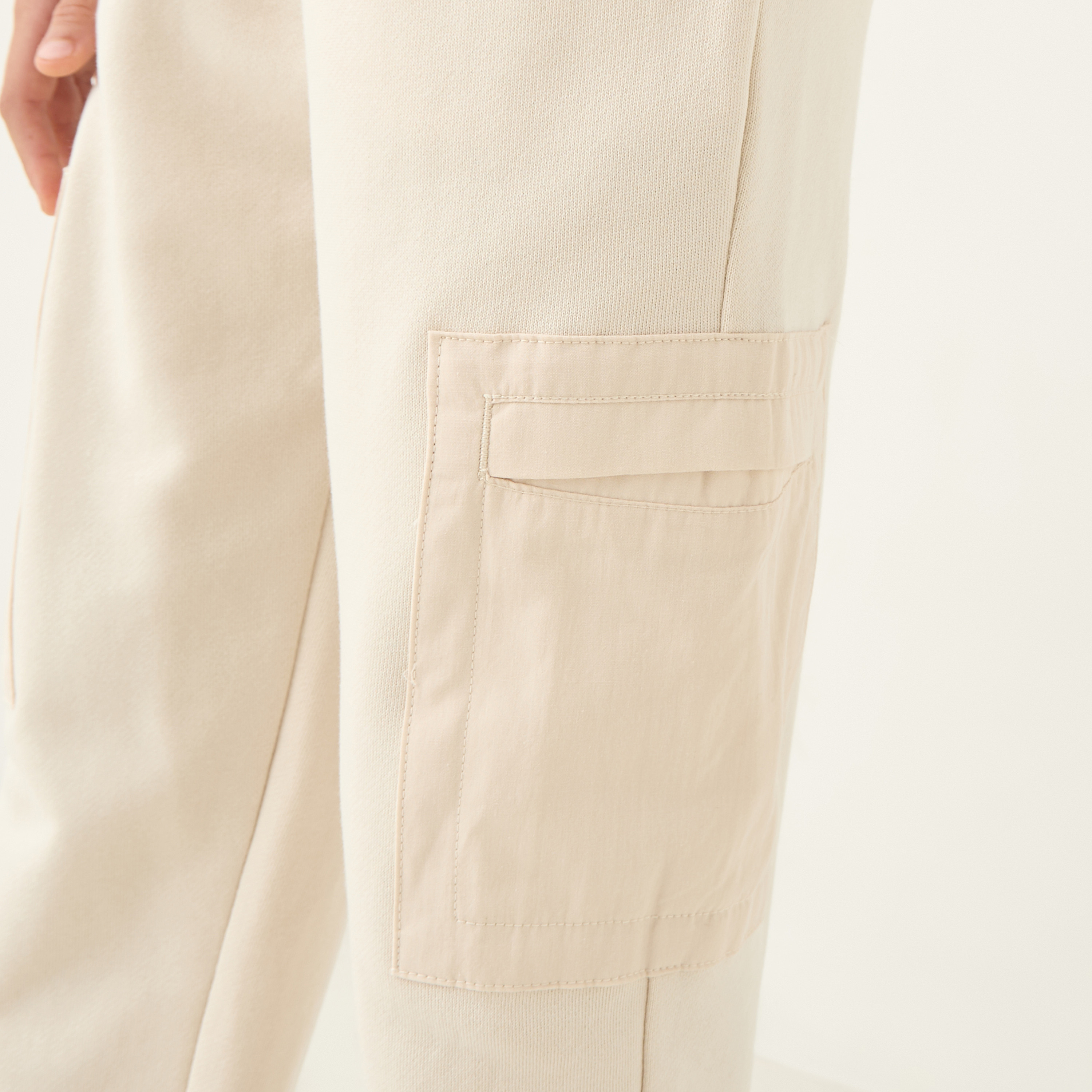 بنطلون سادة بجيوب ورباط إغلاق من جونيورز-boys-clothing-bottoms-joggersandtrackpants-image-4