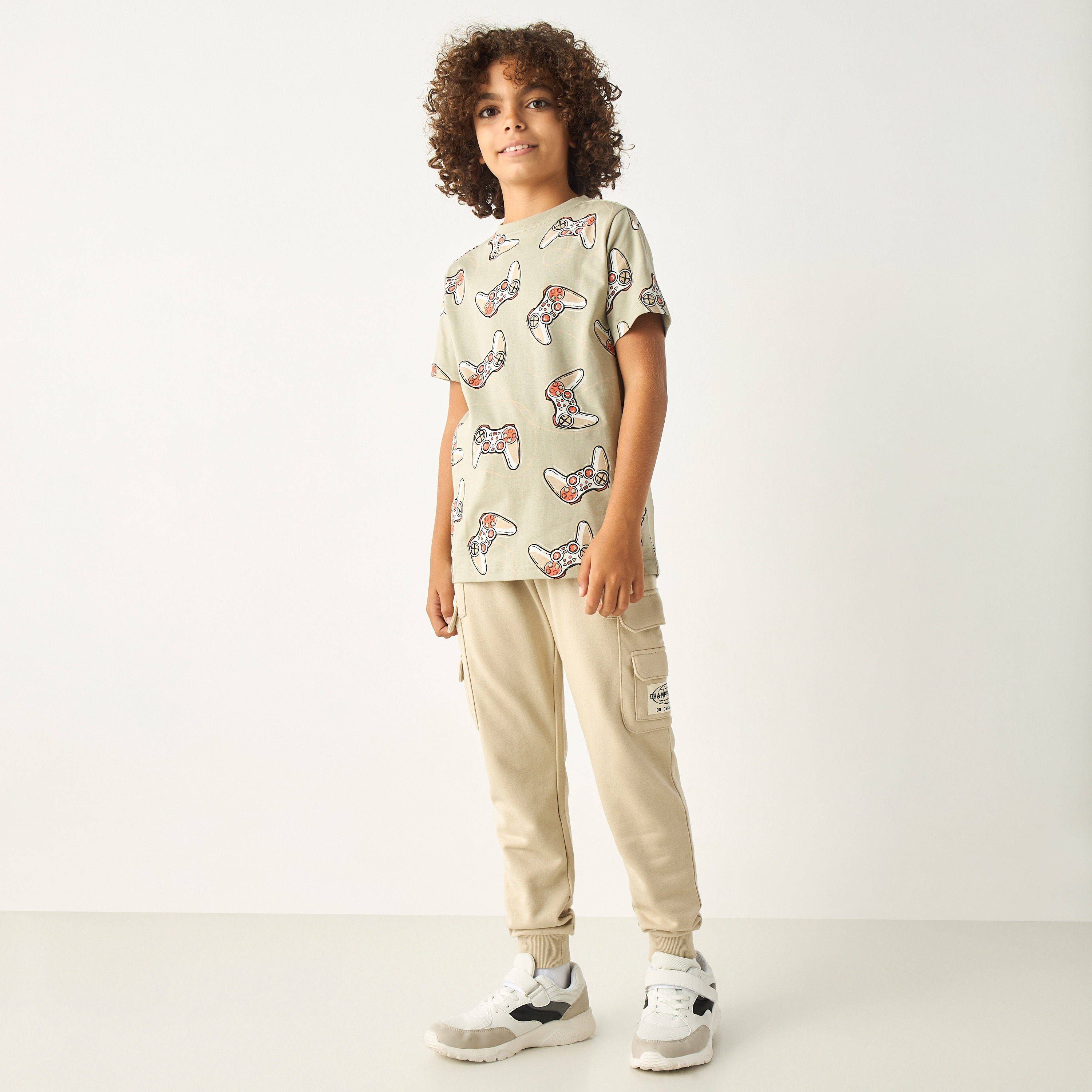 Juniors Applique Detail Cargo Joggers with Drawstring Closure-boys-clothing-bottoms-joggersandtrackpants-image-2
