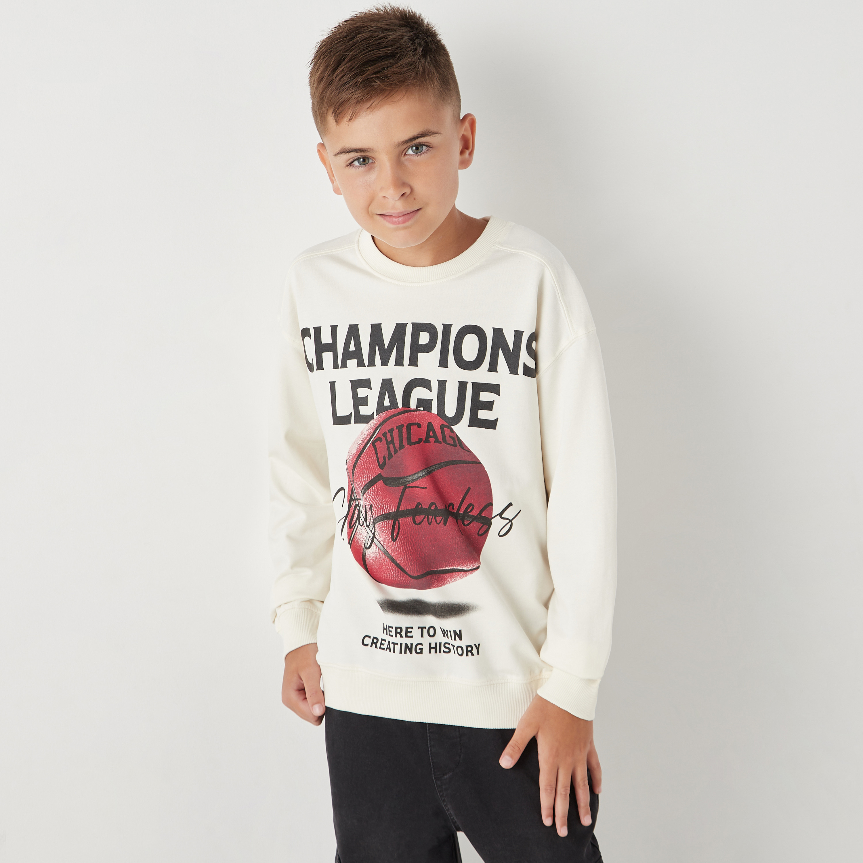 Champion sweater dubai junior hotsell