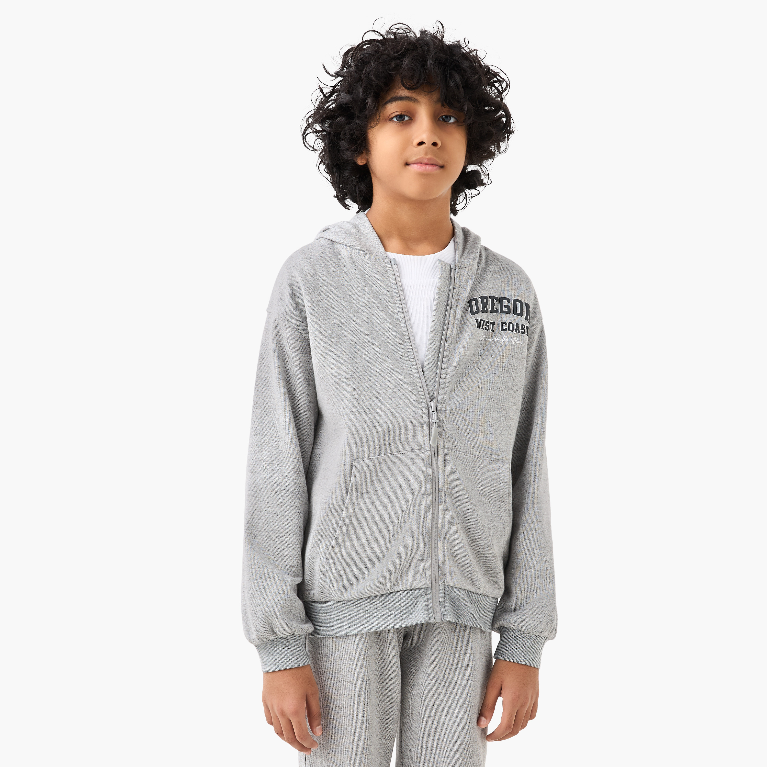 طقم هودي بسحاب وتفاصيل تايبوجرافيك مع بنطلون رياضي من جونيورز-boys-clothing-setsandcoords-image-4