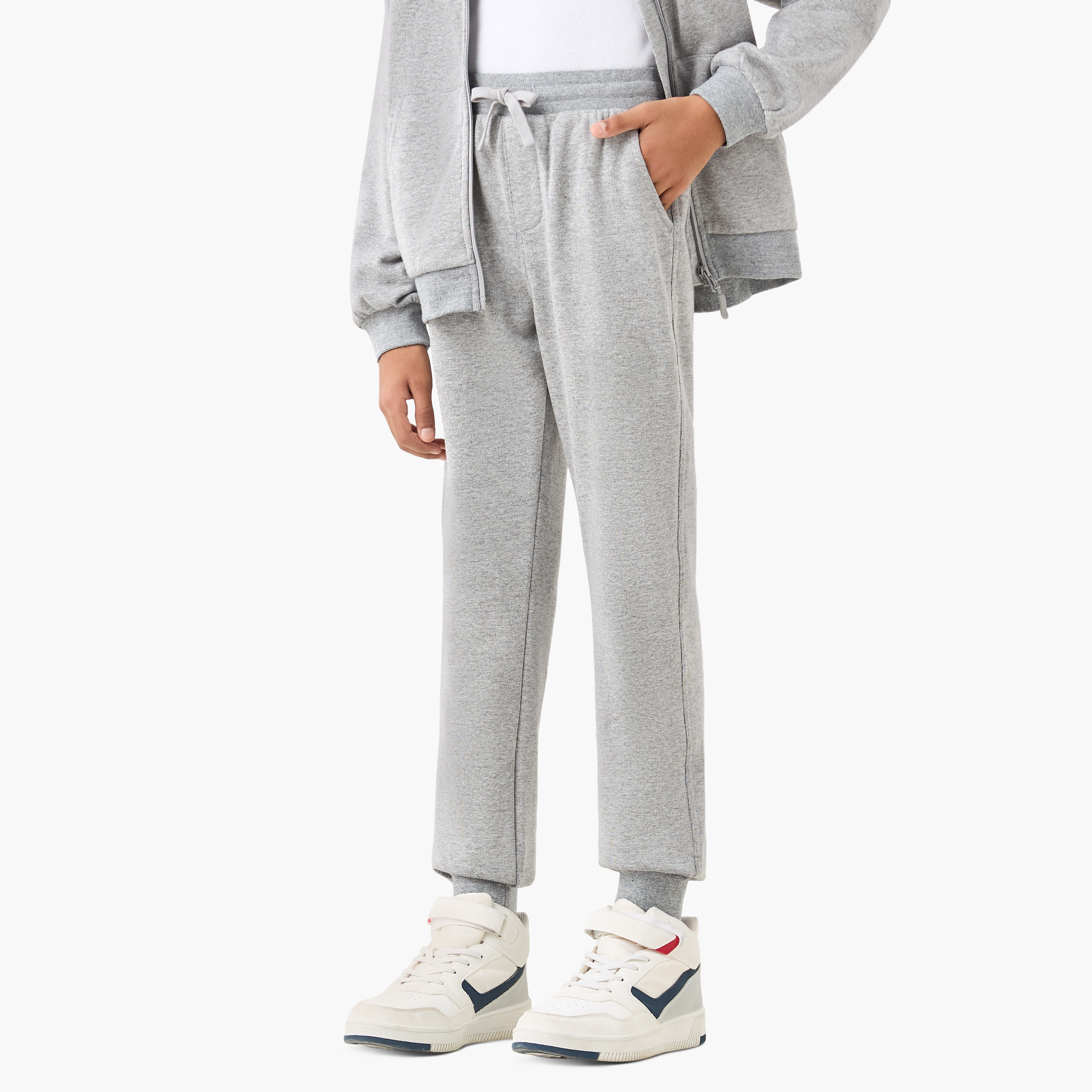 طقم هودي بسحاب وتفاصيل تايبوجرافيك مع بنطلون رياضي من جونيورز-boys-clothing-setsandcoords-image-3