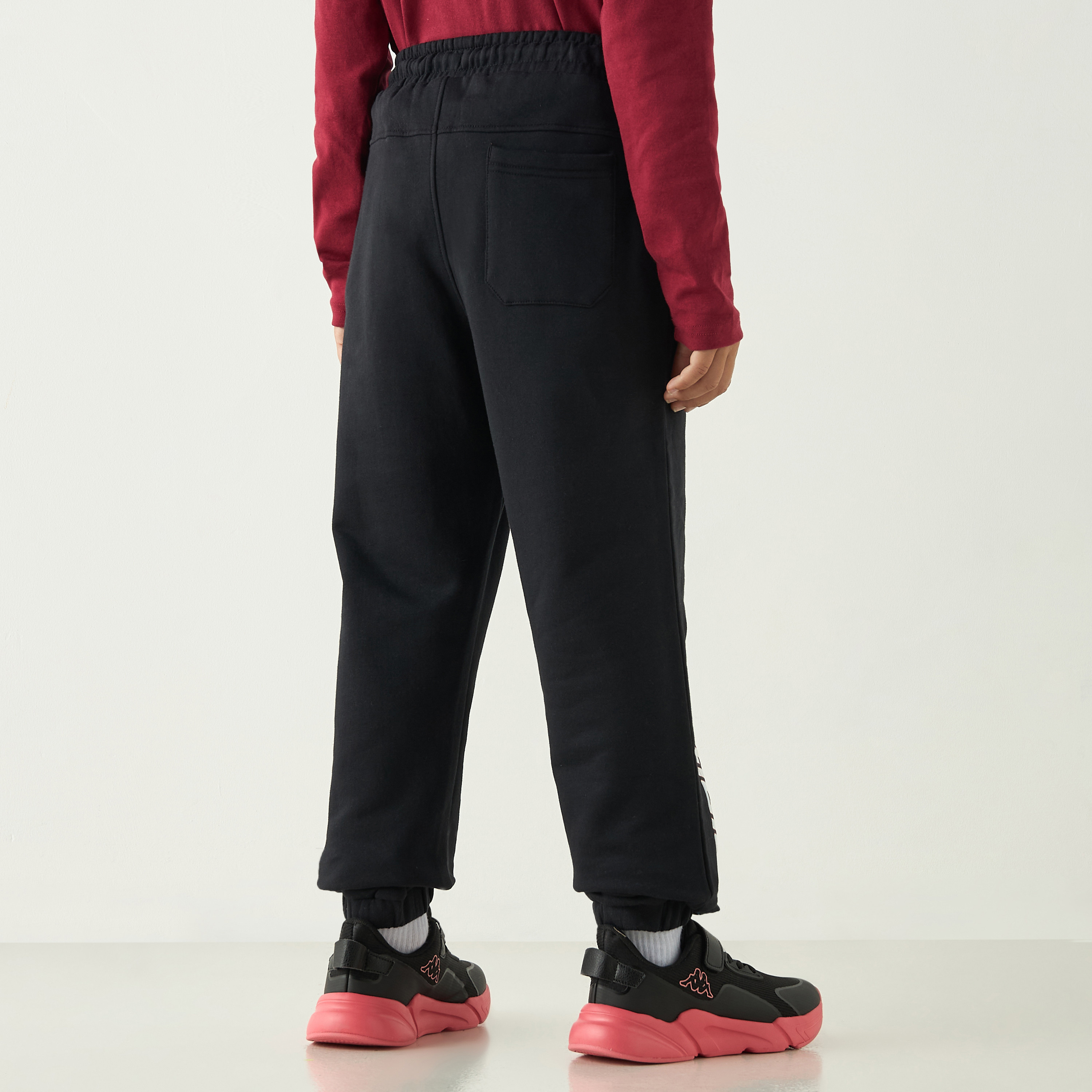 بنطلون رياضي بطبعات هوت ويلز ورباط إغلاق-boys-clothing-bottoms-joggersandtrackpants-image-3