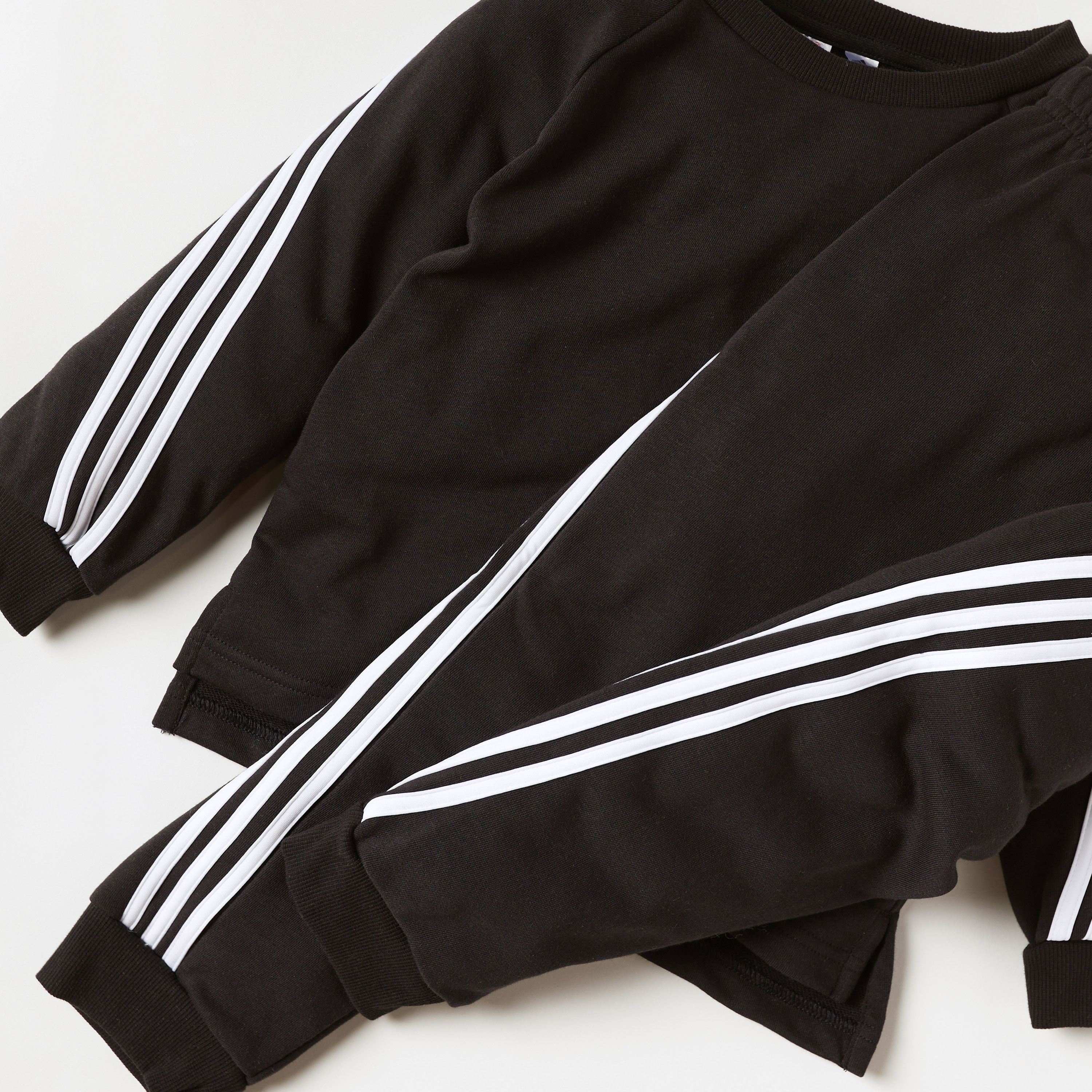 طقم بلوفر بارز الملمس وبنطلون رياضي من أديداس-boys-clothing-sportswear-sets-image-5