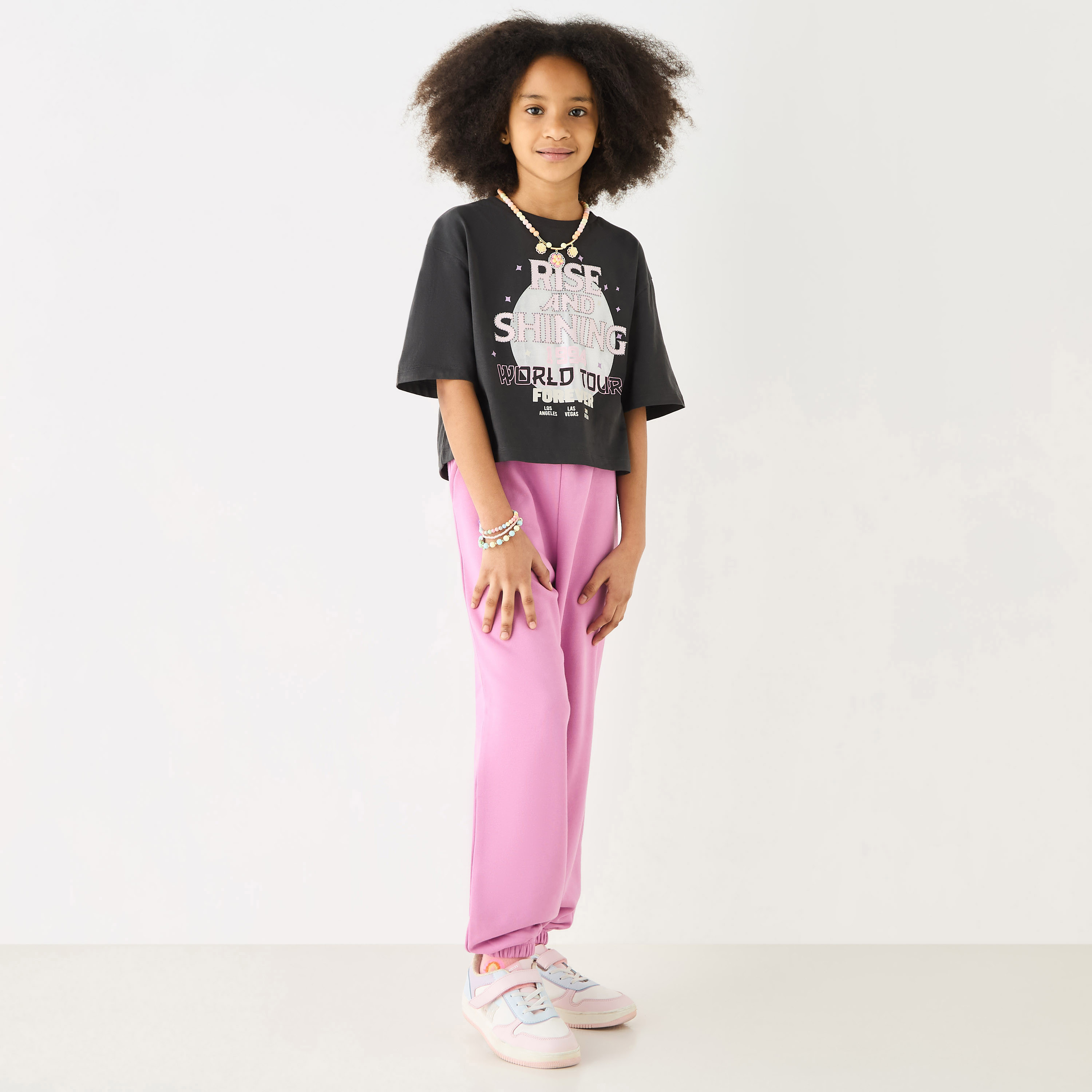 تيشيرت بياقة ضيقة وأكمام قصيرة وطبعات جرافيك من جونيورز-girls-clothing-tshirts-image-2