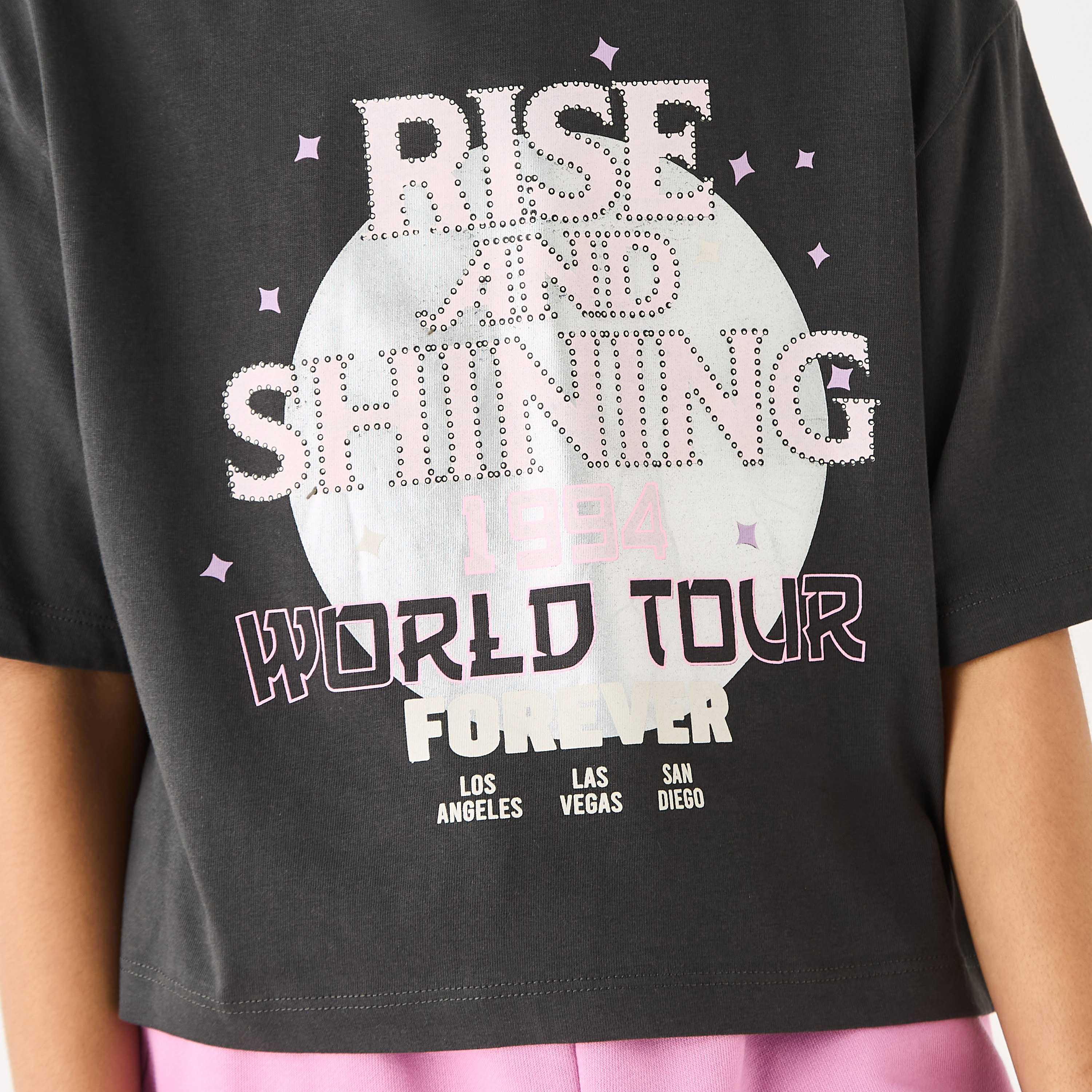تيشيرت بياقة ضيقة وأكمام قصيرة وطبعات جرافيك من جونيورز-girls-clothing-tshirts-image-4