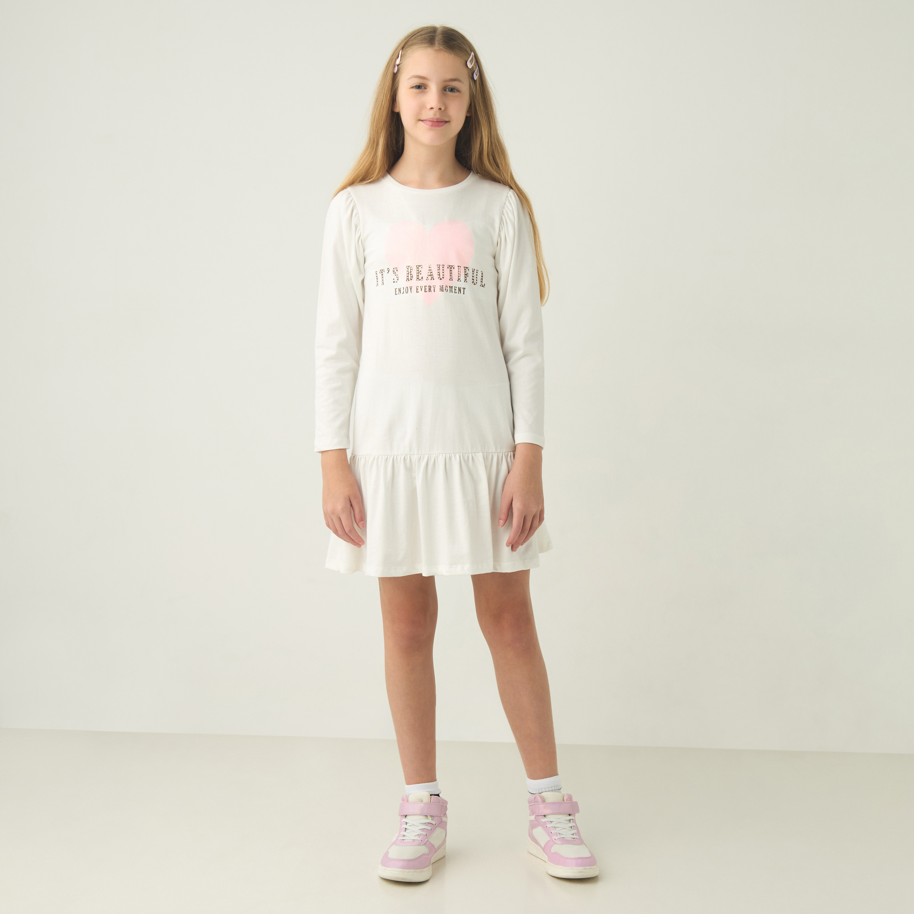 فستان إيه لاين بأكمام طويلة وخصر منسدل وطبعات شعار من جونيورز-girls-clothing-dressesandjumpsuits-image-2
