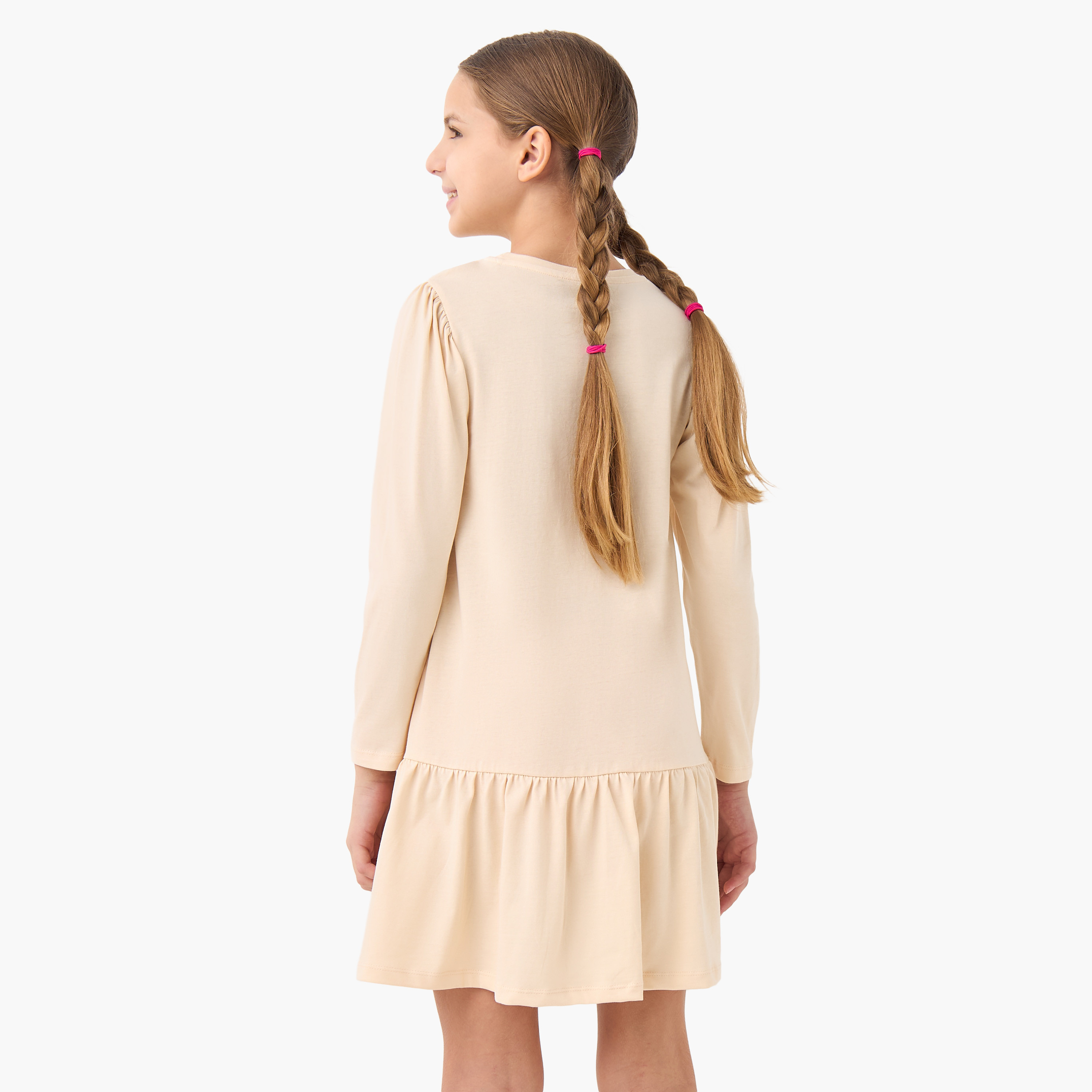 فستان بياقة مستديرة وأكمام طويلة وخصر منسدل وطبعات من جونيورز-girls-clothing-dressesandjumpsuits-image-3