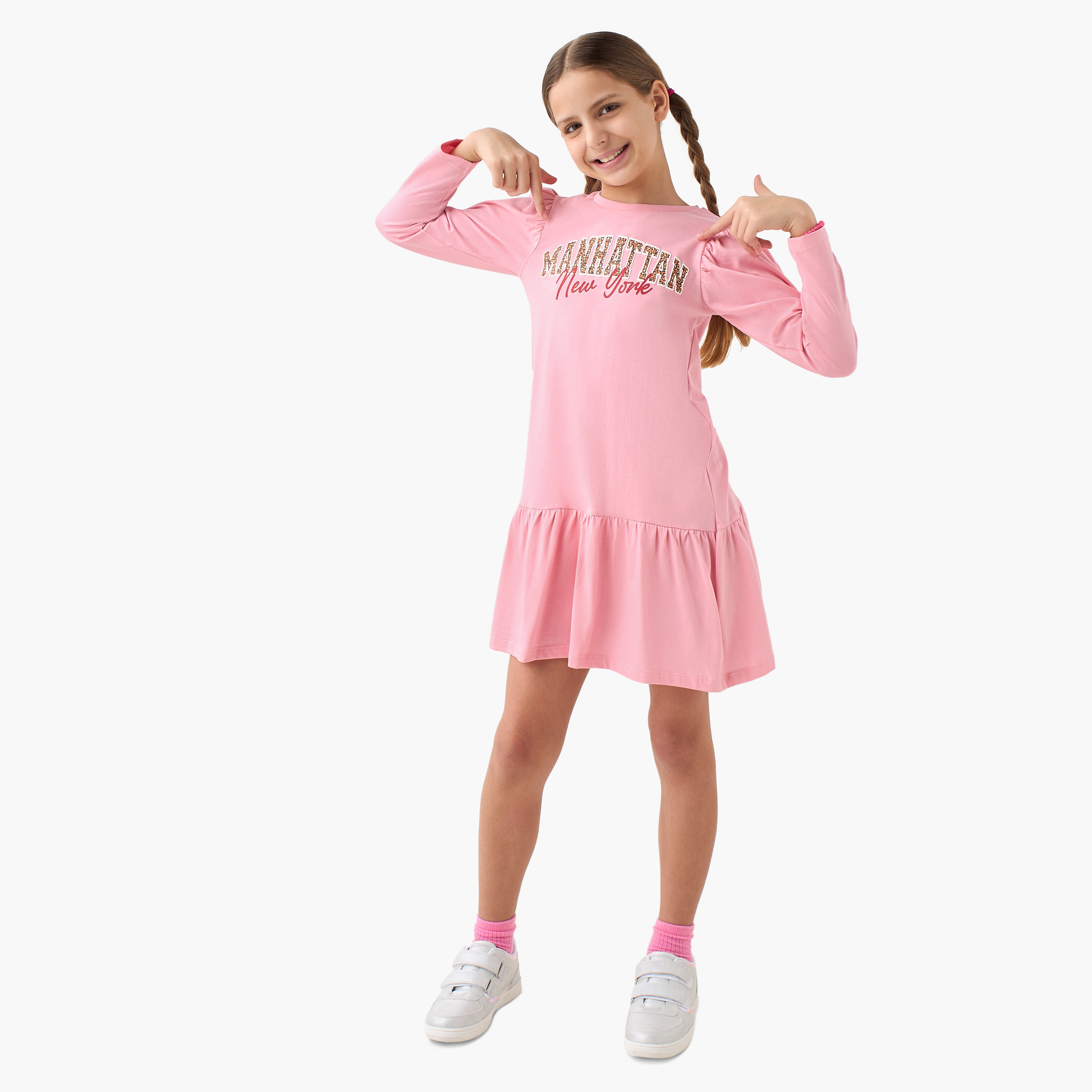 فستان بياقة مستديرة وأكمام طويلة وخصر منسدل وطبعات من جونيورز-girls-clothing-dressesandjumpsuits-image-2