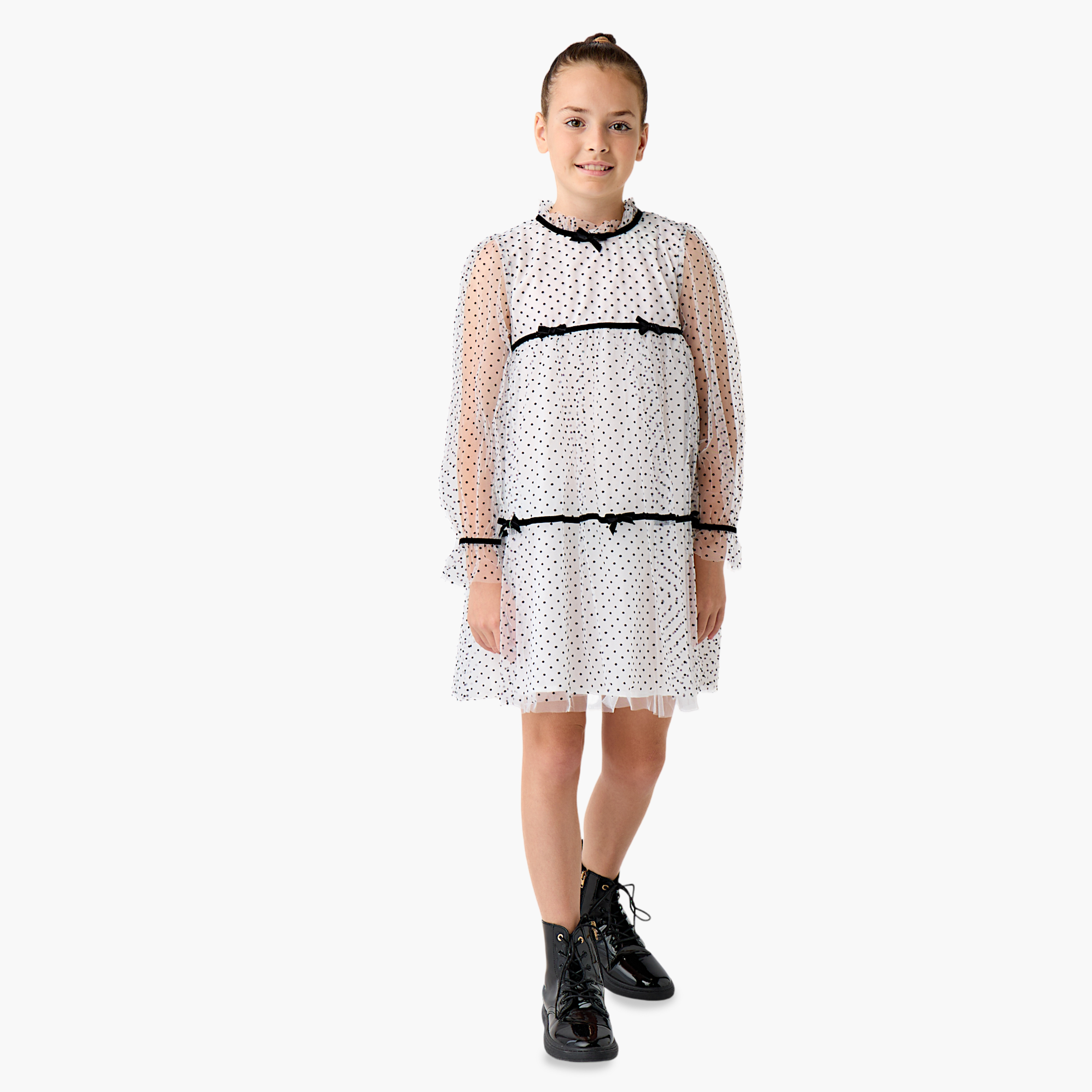فستان إيه لاين بطبعات منقطّة وأكمام طويلة وتفاصيل فيونكة  من جونيورز-girls-clothing-dressesandjumpsuits-image-2