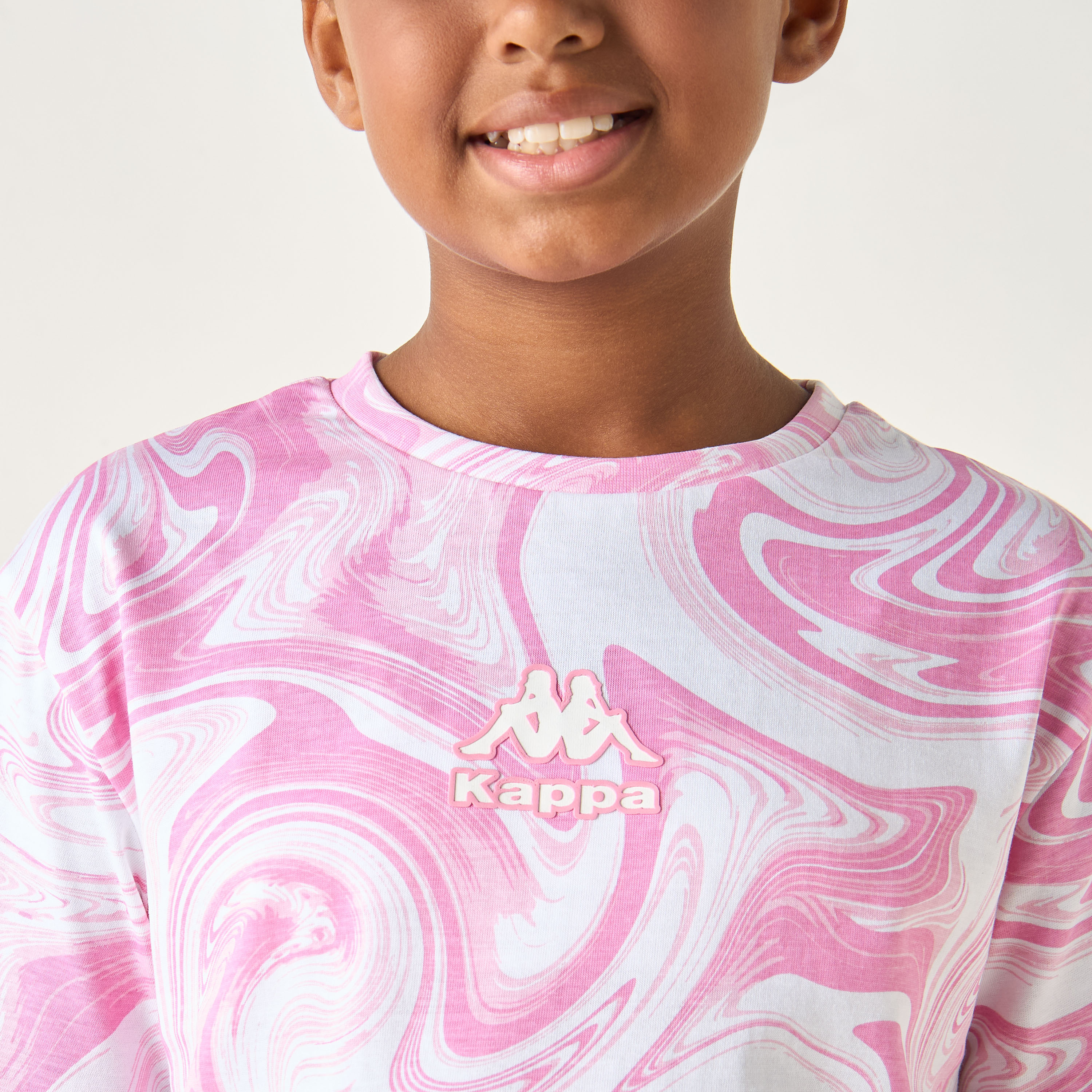تيشيرت بياقة ضيقة وأكمام قصيرة وطبعات من كابا-sports-girls-clothing-tops-image-4