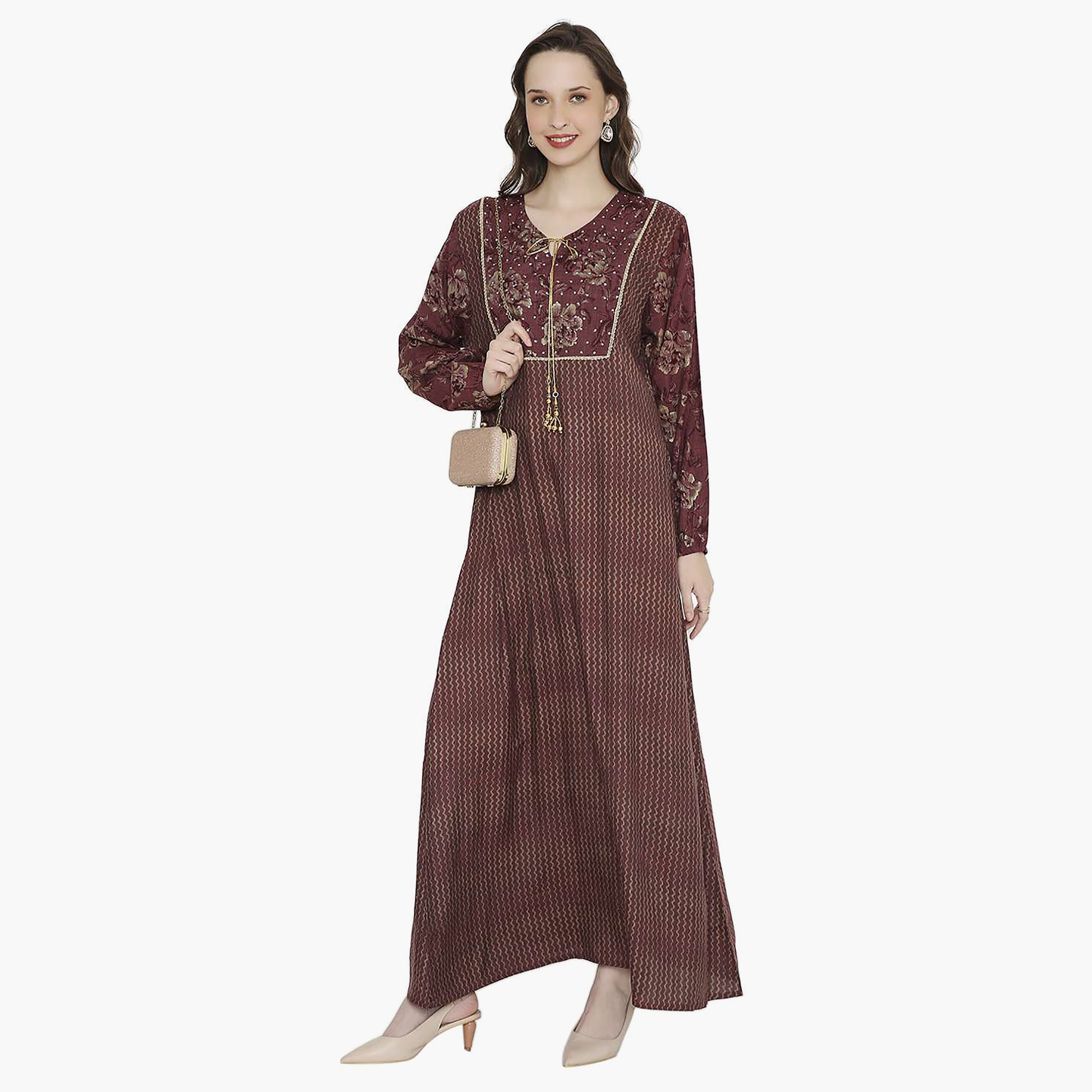 قفطان احتفالي نسائي مطبوع ومزين بأحجار الراين وفتحة رقبة مفتوحة من هانا آند سارة-women-arabicclothing-jalabiyas-image-6