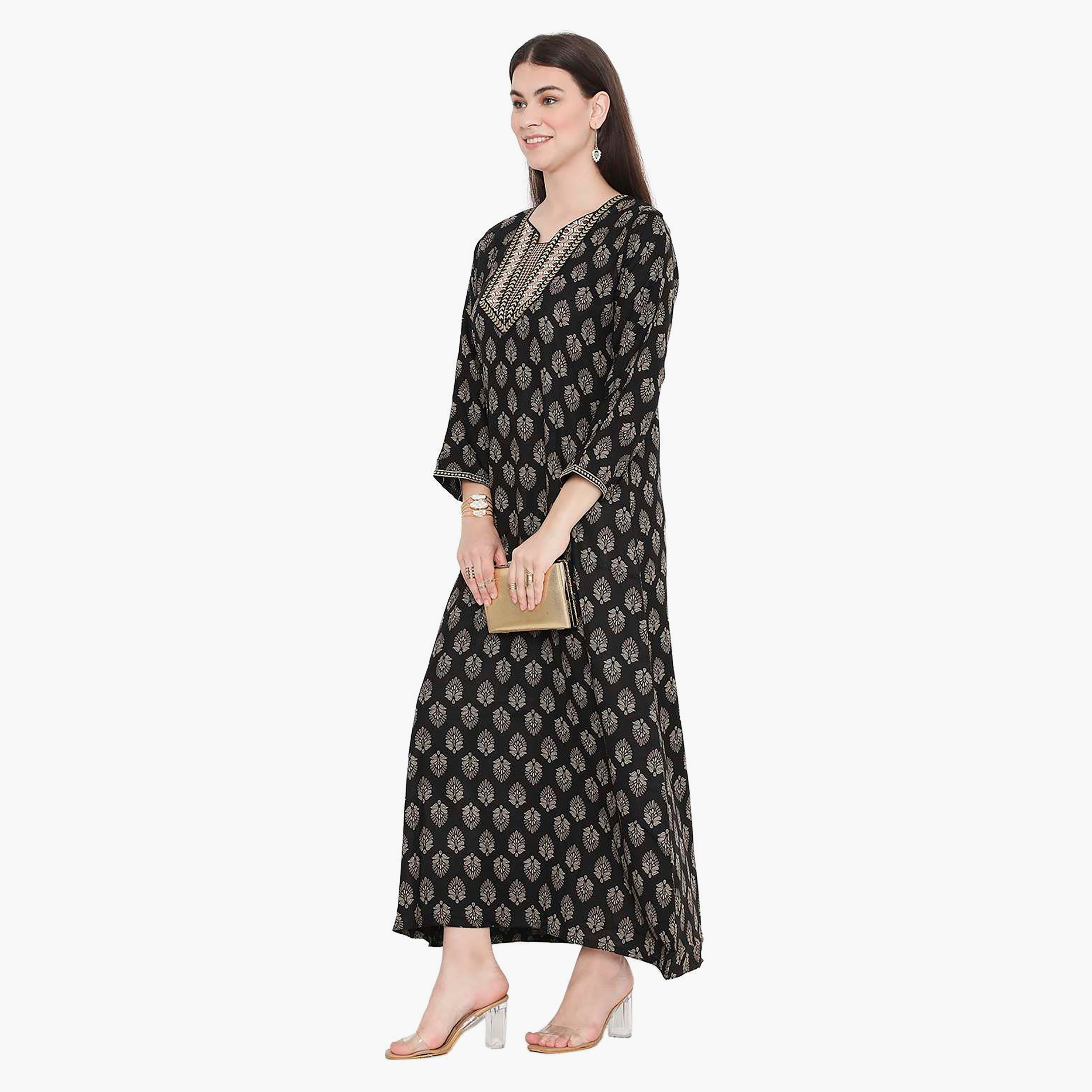 جلابية نسائية مطرزة بعقدة عنق من هانا آند سارة-women-arabicclothing-jalabiyas-image-4