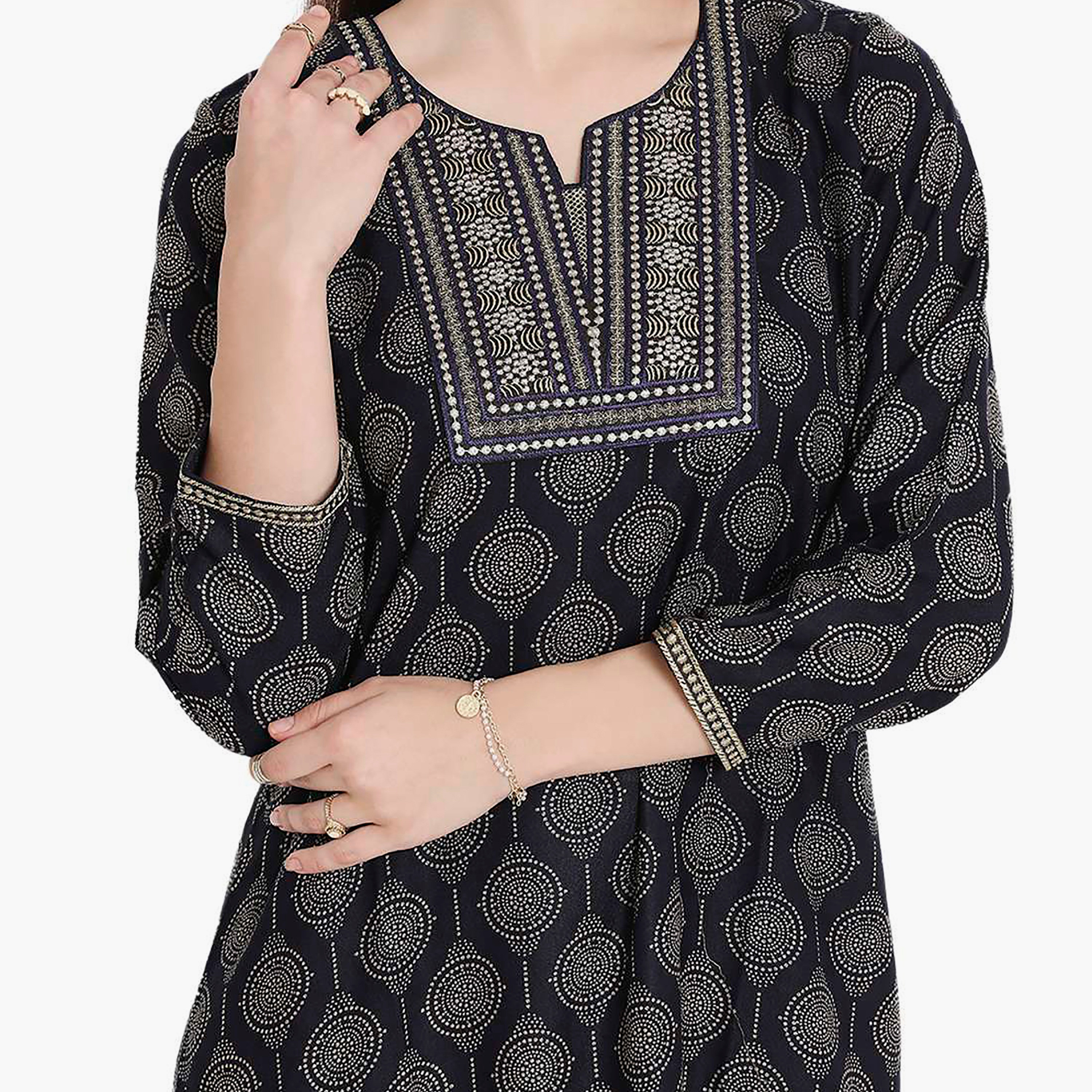 جلابية نسائية مطرزة بعقدة عنق من هانا آند سارة-women-arabicclothing-jalabiyas-image-2