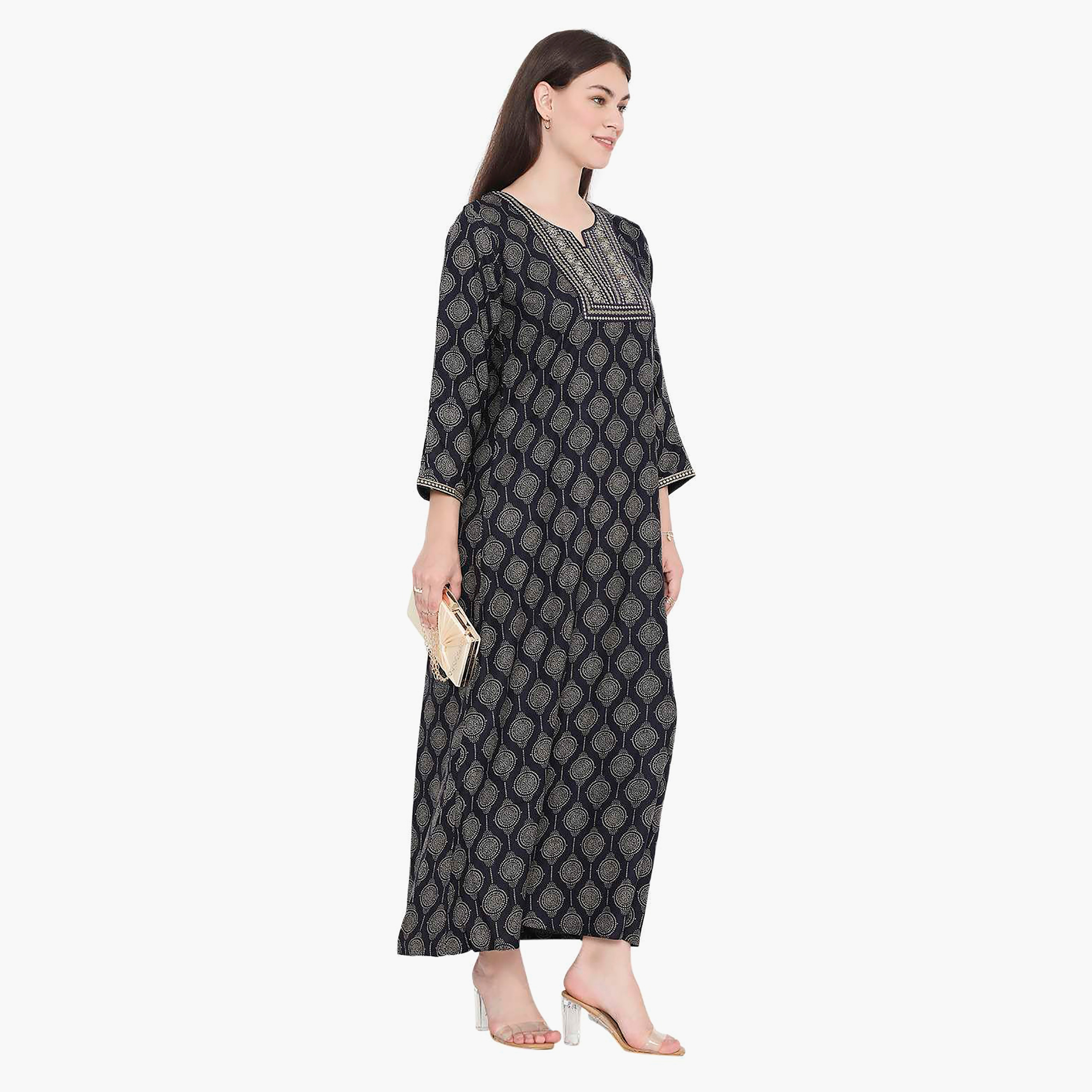 جلابية نسائية مطرزة بعقدة عنق من هانا آند سارة-women-arabicclothing-jalabiyas-image-3