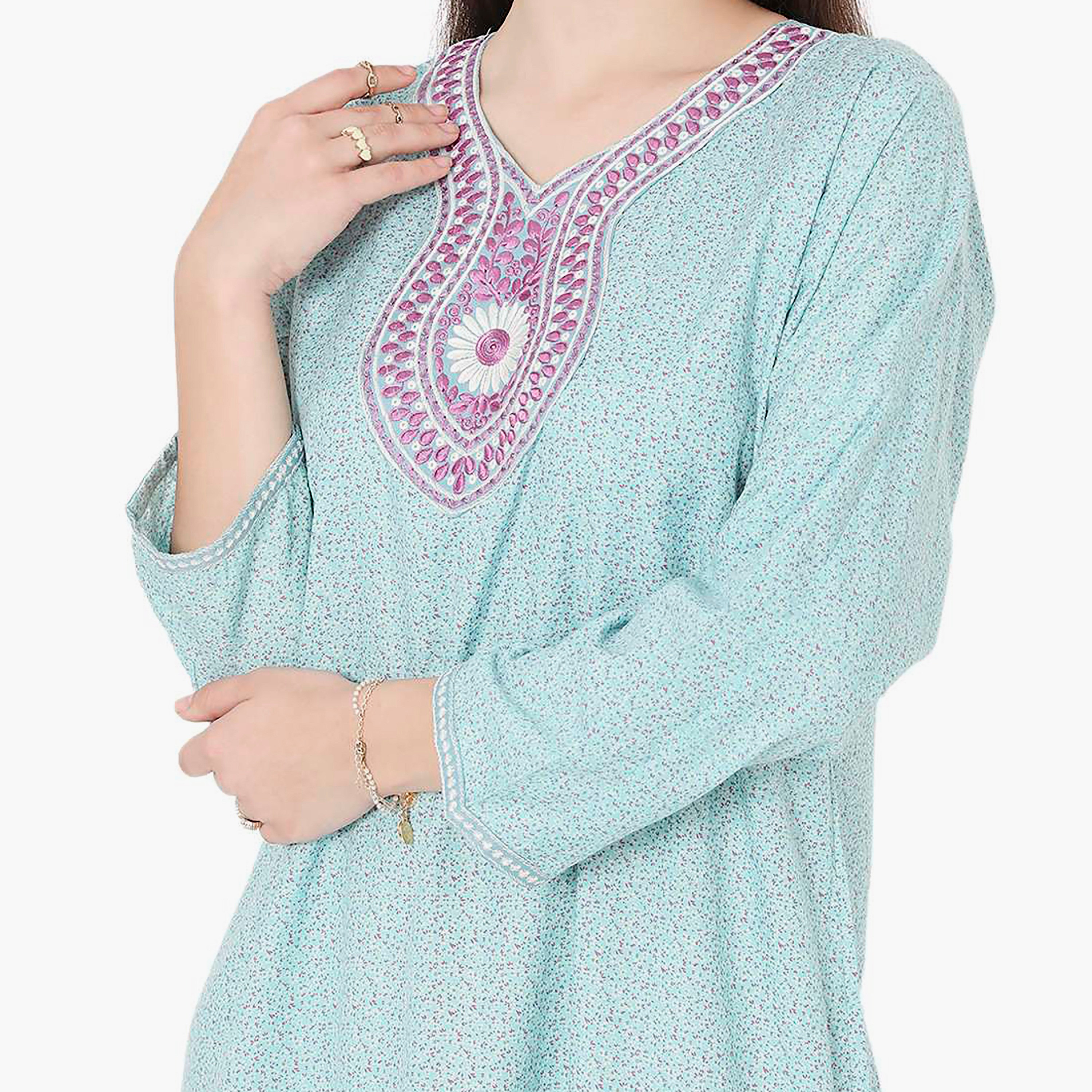 جلابية نسائية مطرزة بعقدة عنق من هانا آند سارة-women-arabicclothing-jalabiyas-image-2