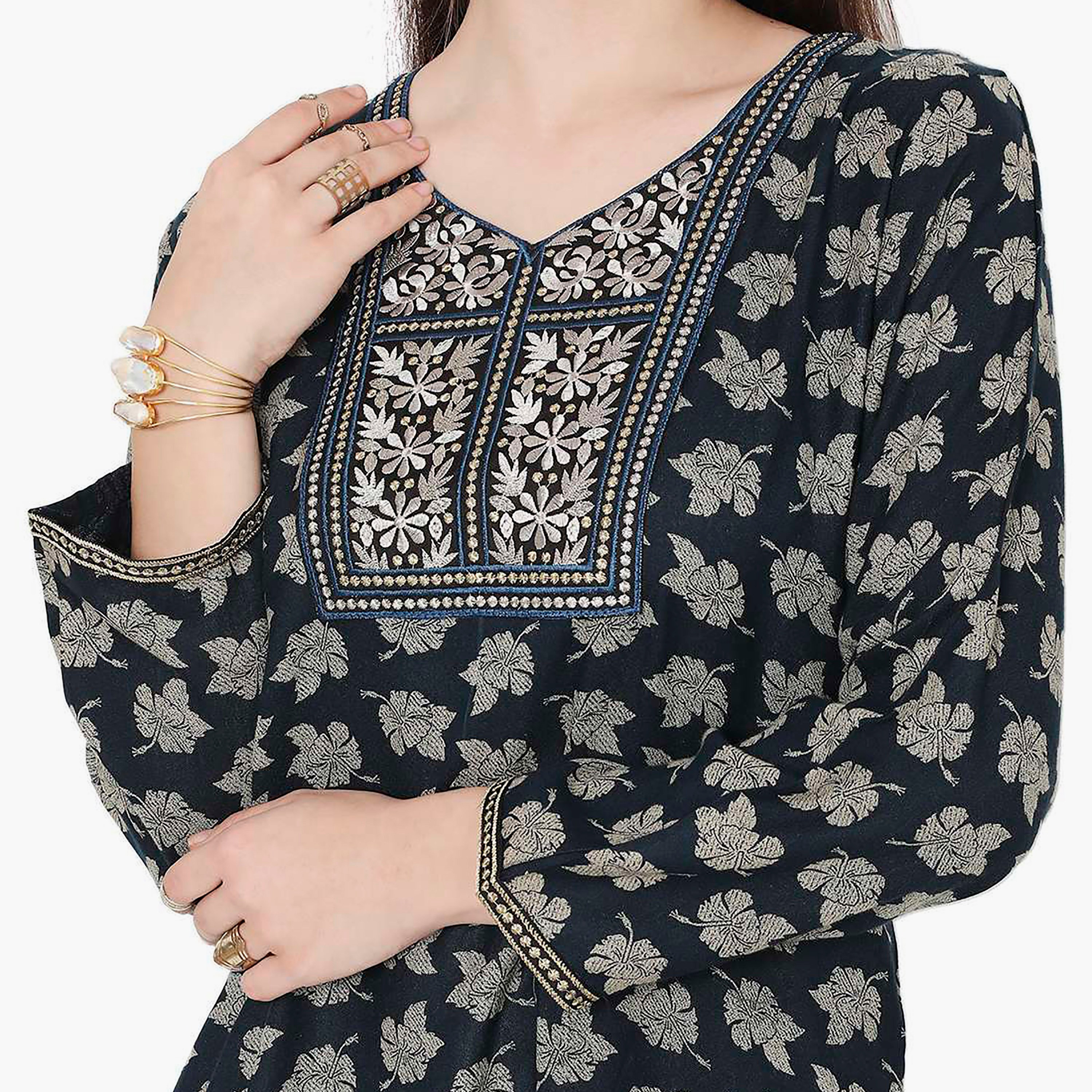 جلابية نسائية مطرزة بالزهور وعقدة عنق من هانا آند سارة-women-arabicclothing-jalabiyas-image-2