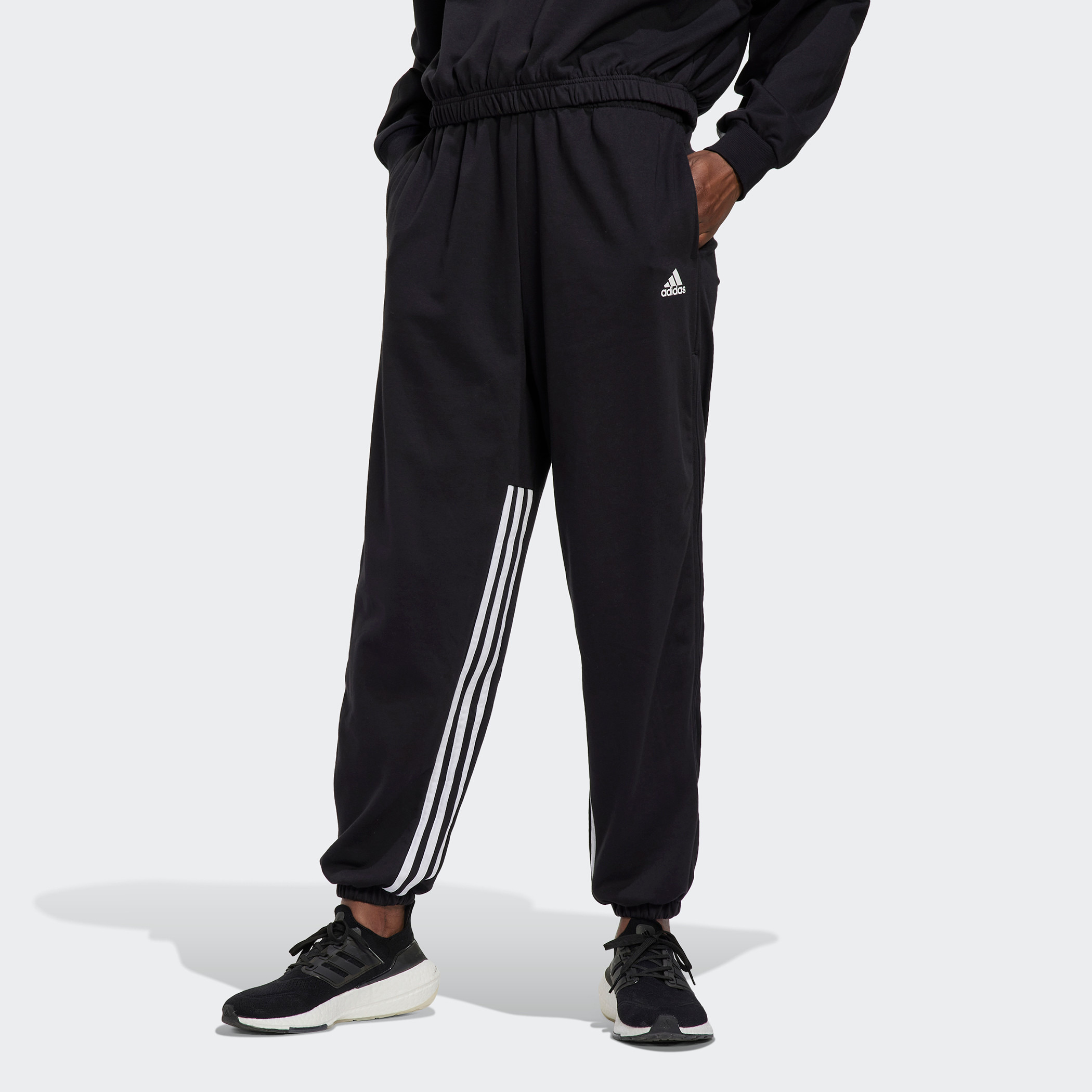 Adidas three hotsell stripe sweatpants