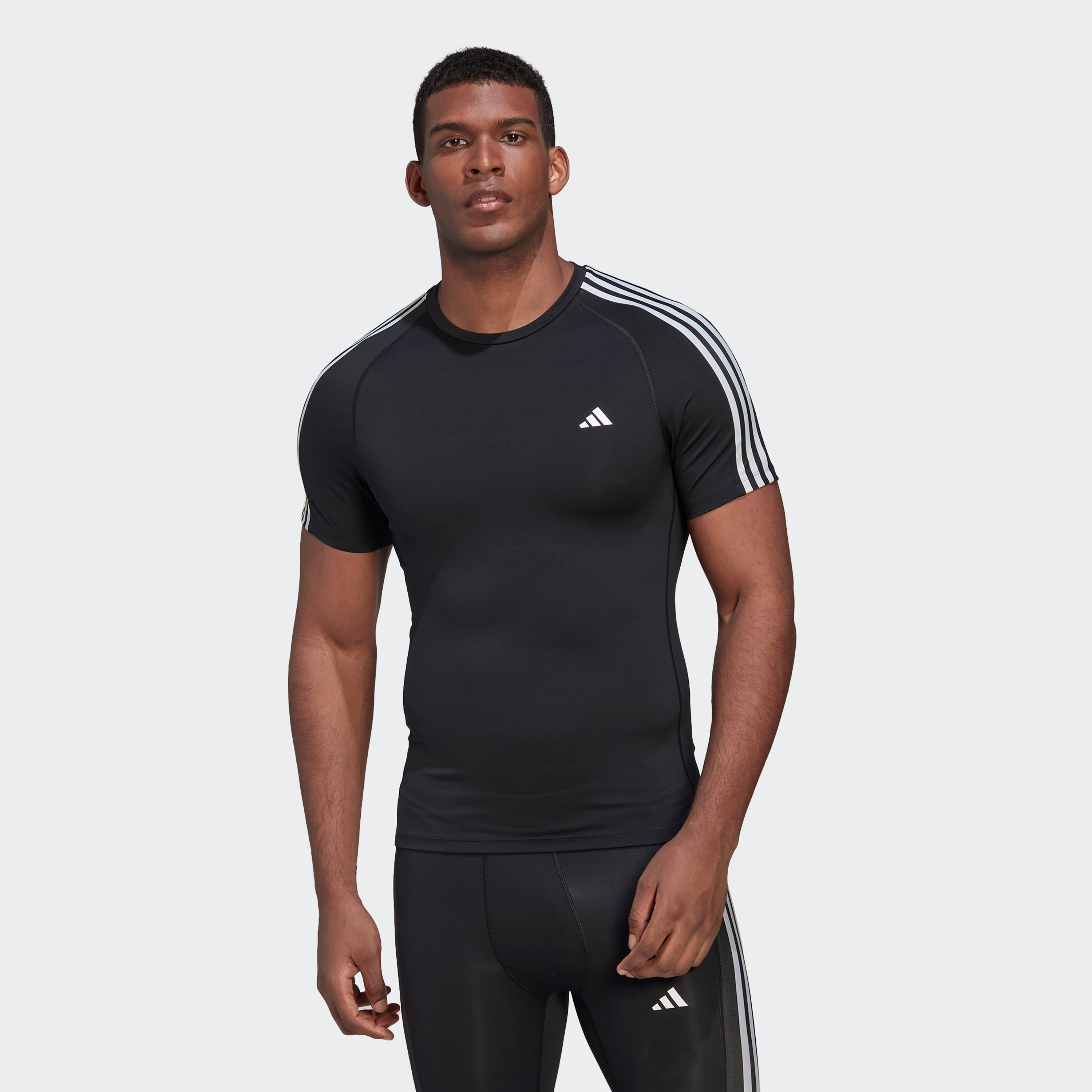  تي شيرت أديداس للرجال ذو 3 خطوط-men-clothing-sportswearandactivewear-tshirtsandpolos-image-1