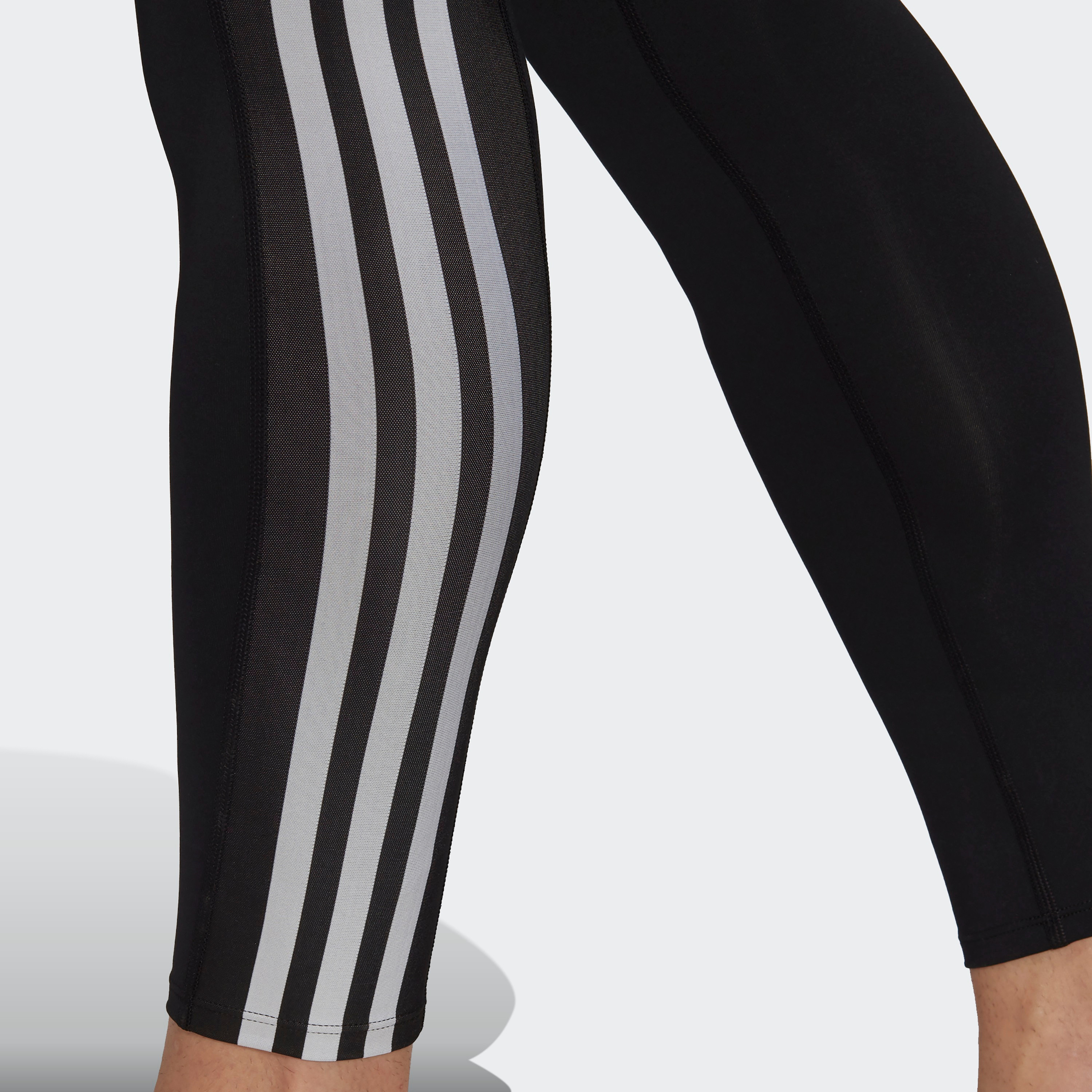  بنطال ضيق للرجال مزين بثلاثة خطوط  من اديداس-men-clothing-sportswearandactivewear-bottoms-image-5