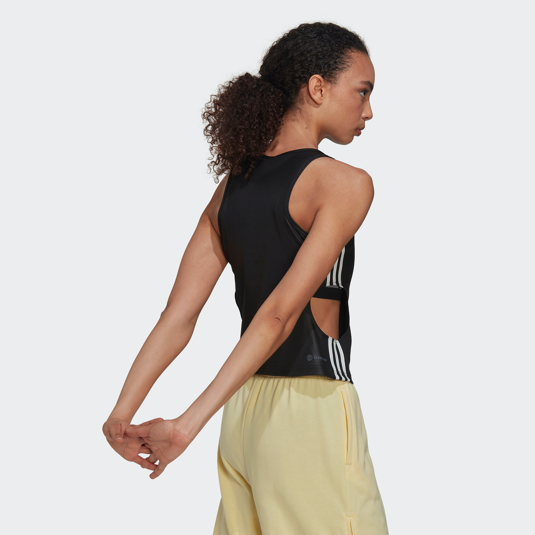 تانك توب نسائي بشعار من أديداس دبليو هيجلم تي كي-sports-women-clothing-tshirtsandvests-image-2