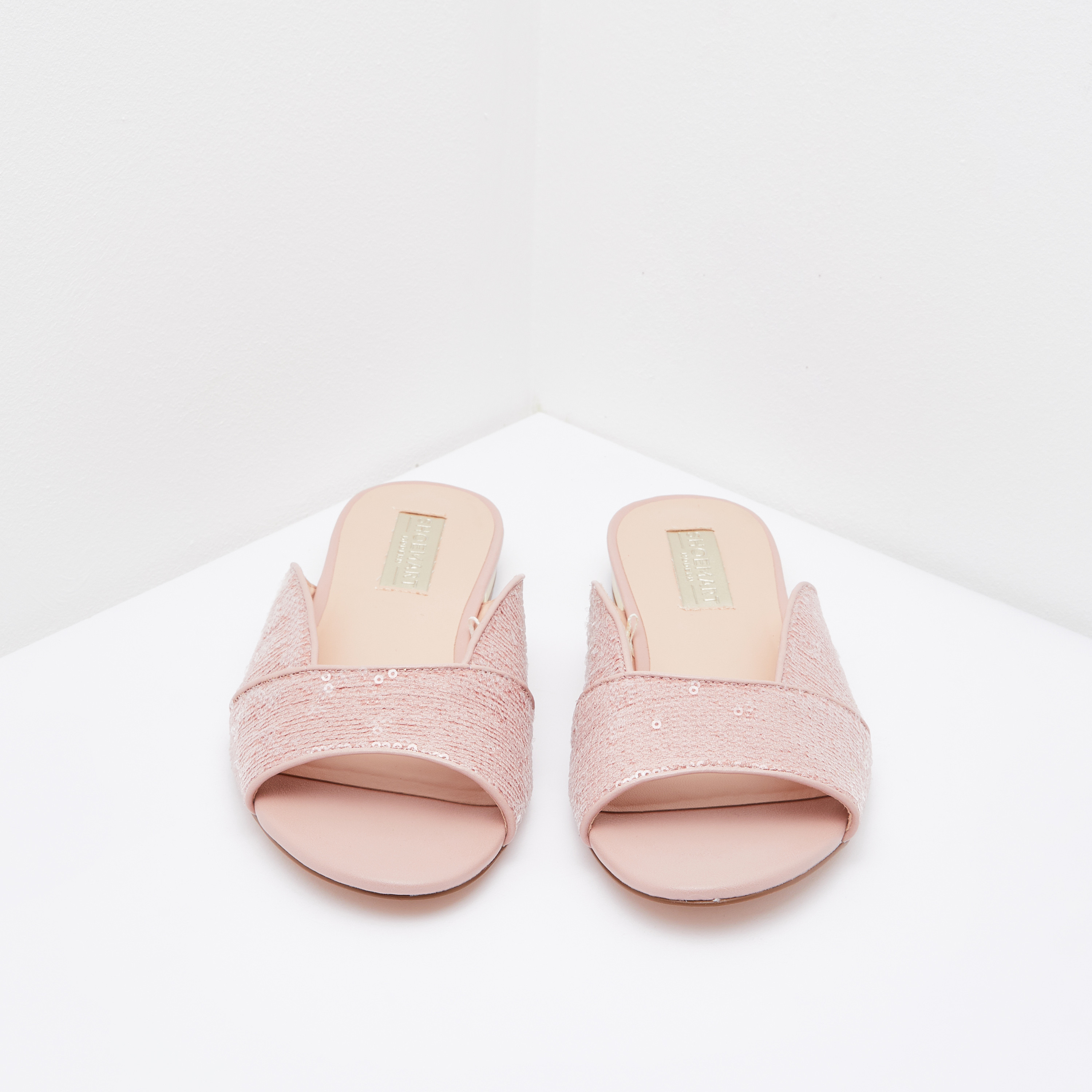 حذاء خفيف بفتحة إصبع وتفاصيل ترتر-women-shoes-flats-sandals-image-3