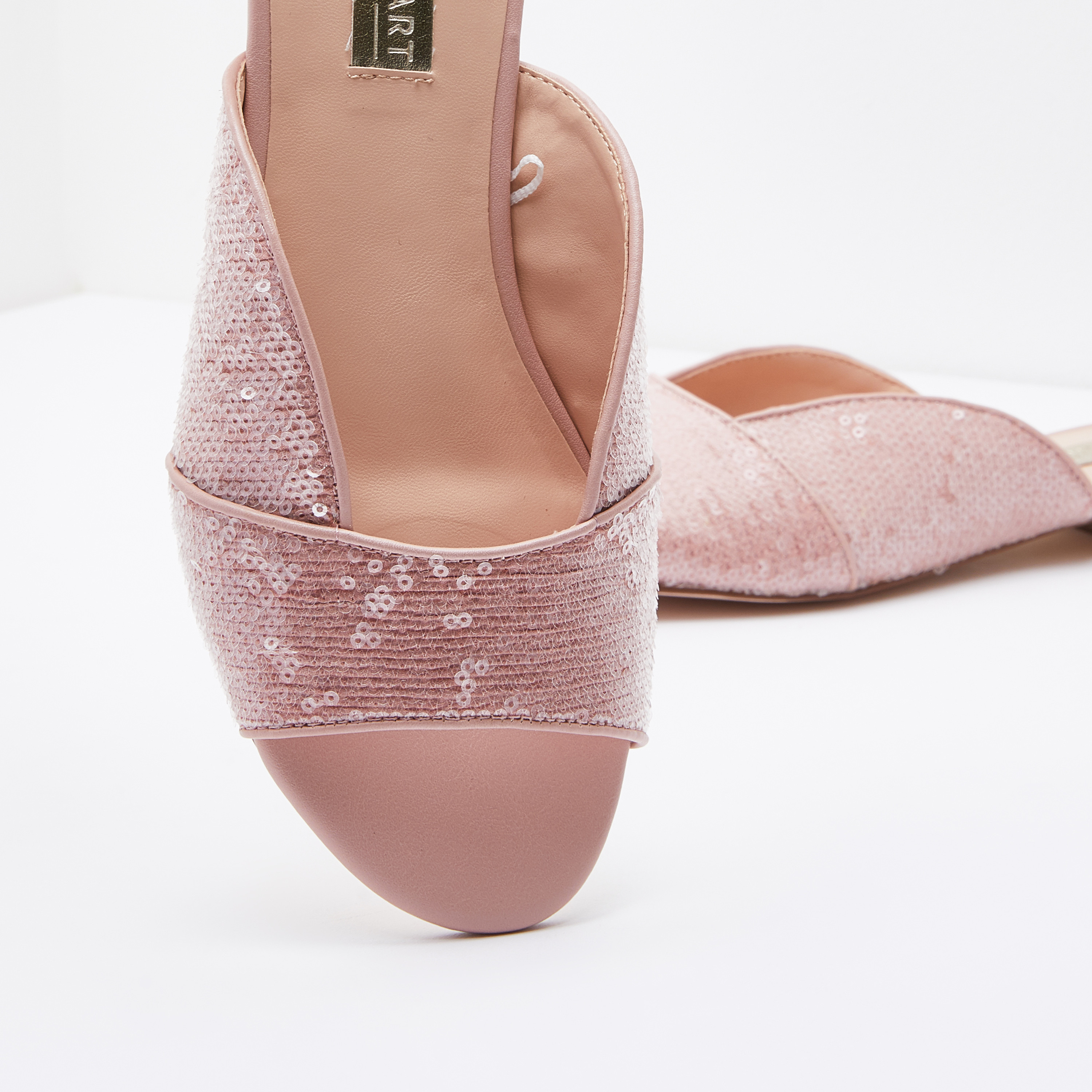 حذاء خفيف بفتحة إصبع وتفاصيل ترتر-women-shoes-flats-sandals-image-5