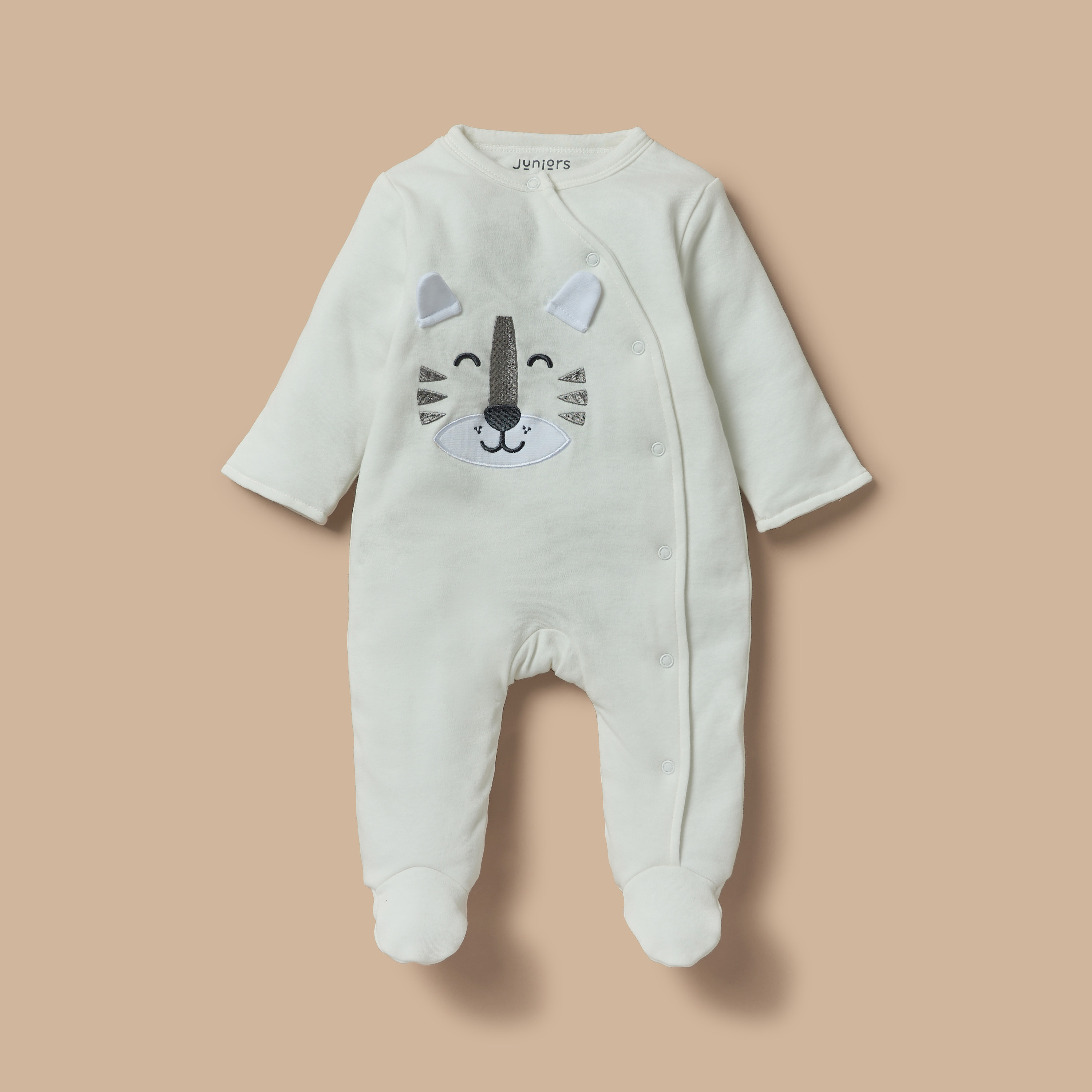 بدلة نوم مبطنة بأكمام طويلة وأزرار إغلاق كبّاسة بزخارف من جونيورز-baby-boys-clothing-nightwear-sleepsuits-image-1