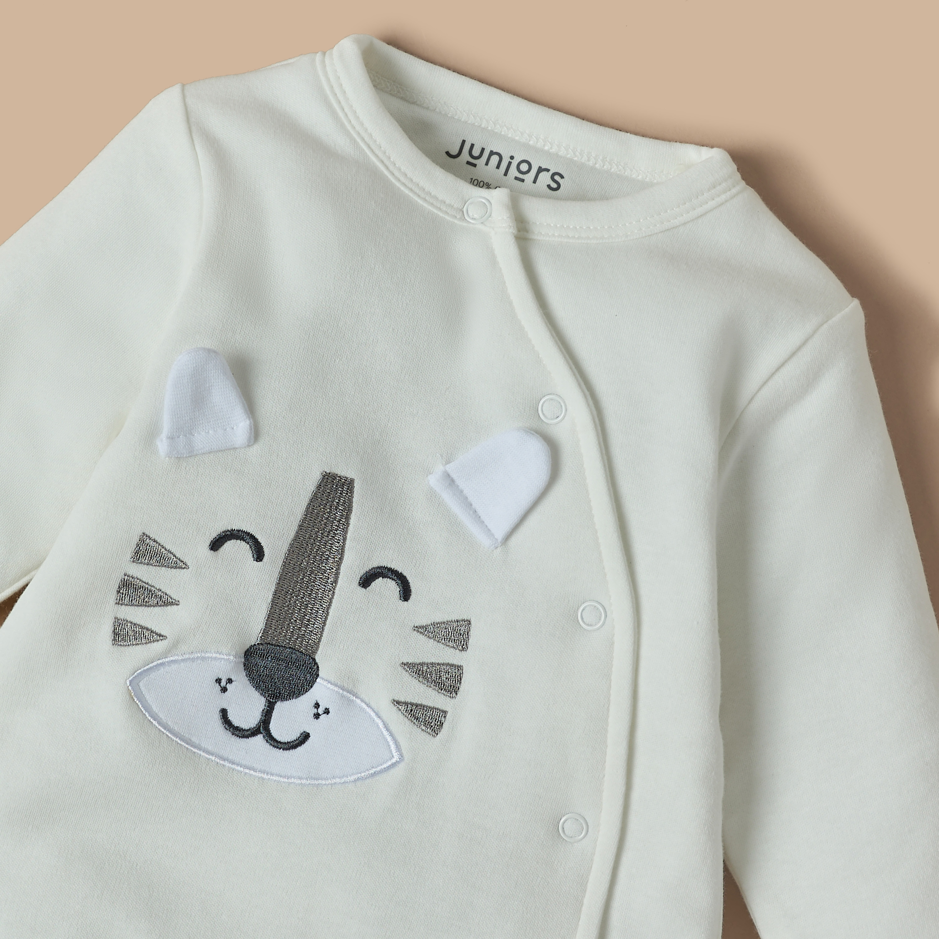بدلة نوم مبطنة بأكمام طويلة وأزرار إغلاق كبّاسة بزخارف من جونيورز-baby-boys-clothing-nightwear-sleepsuits-image-3