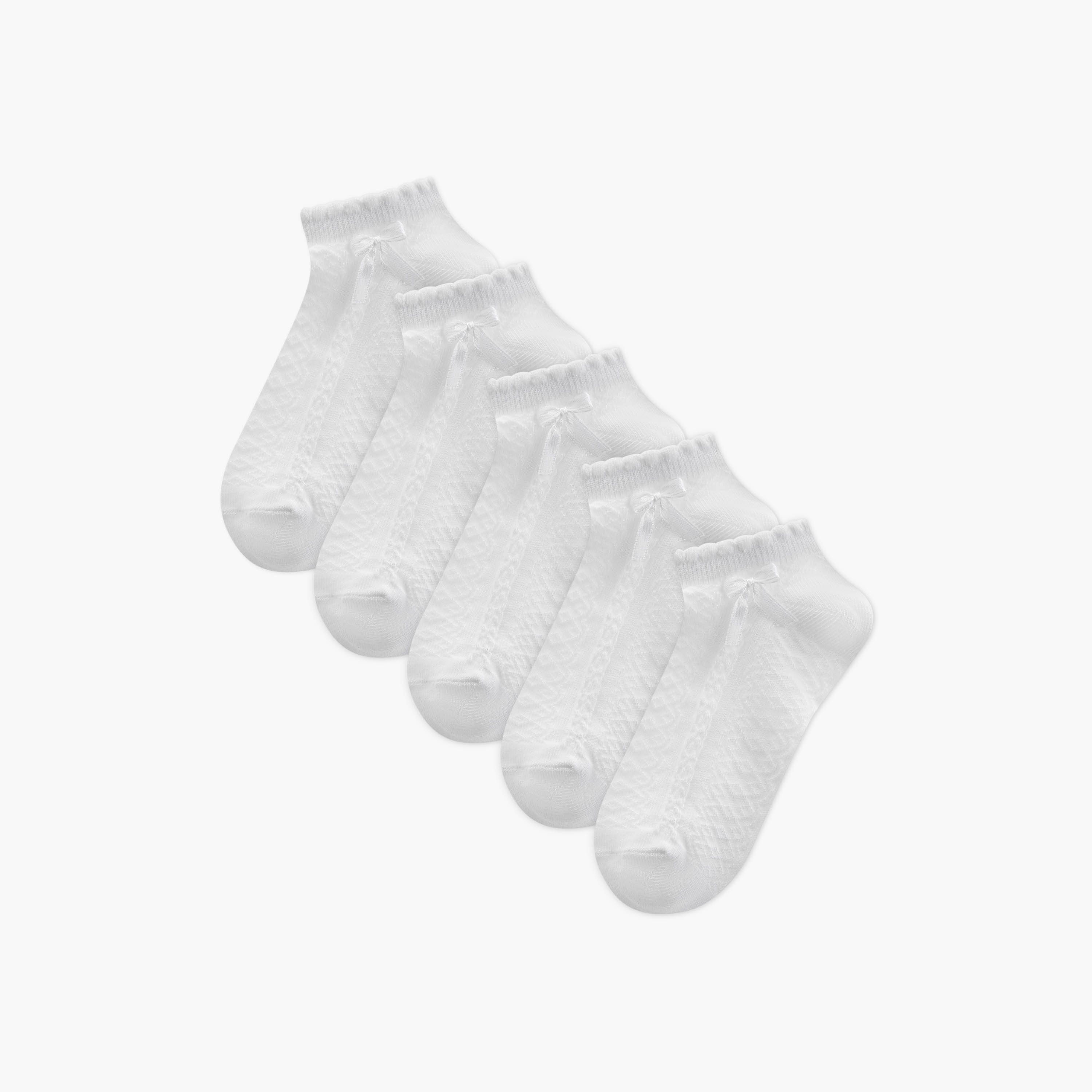 جوارب بارزة الملمس بطول الكاحل بحواف صدفية وفيونكة - طقم من 5 أزواج-girls-accessories-socks-image-1