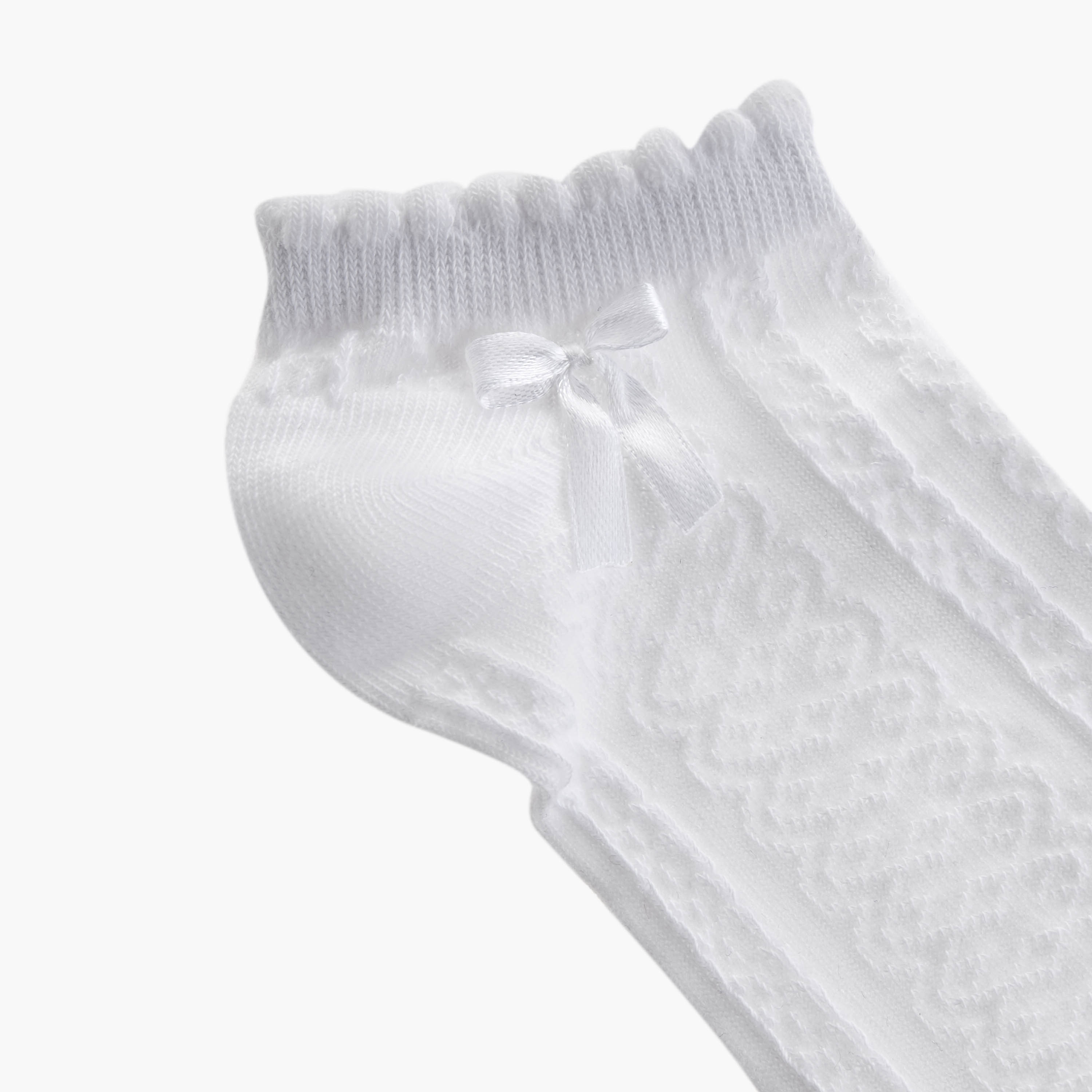 جوارب بارزة الملمس بطول الكاحل بحواف صدفية وفيونكة - طقم من 5 أزواج-girls-accessories-socks-image-3