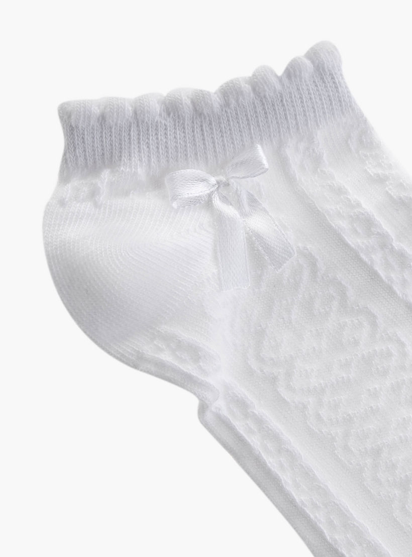 جوارب بارزة الملمس بطول الكاحل بحواف صدفية وفيونكة - طقم من 5 أزواج-girls-accessories-socks-image-3
