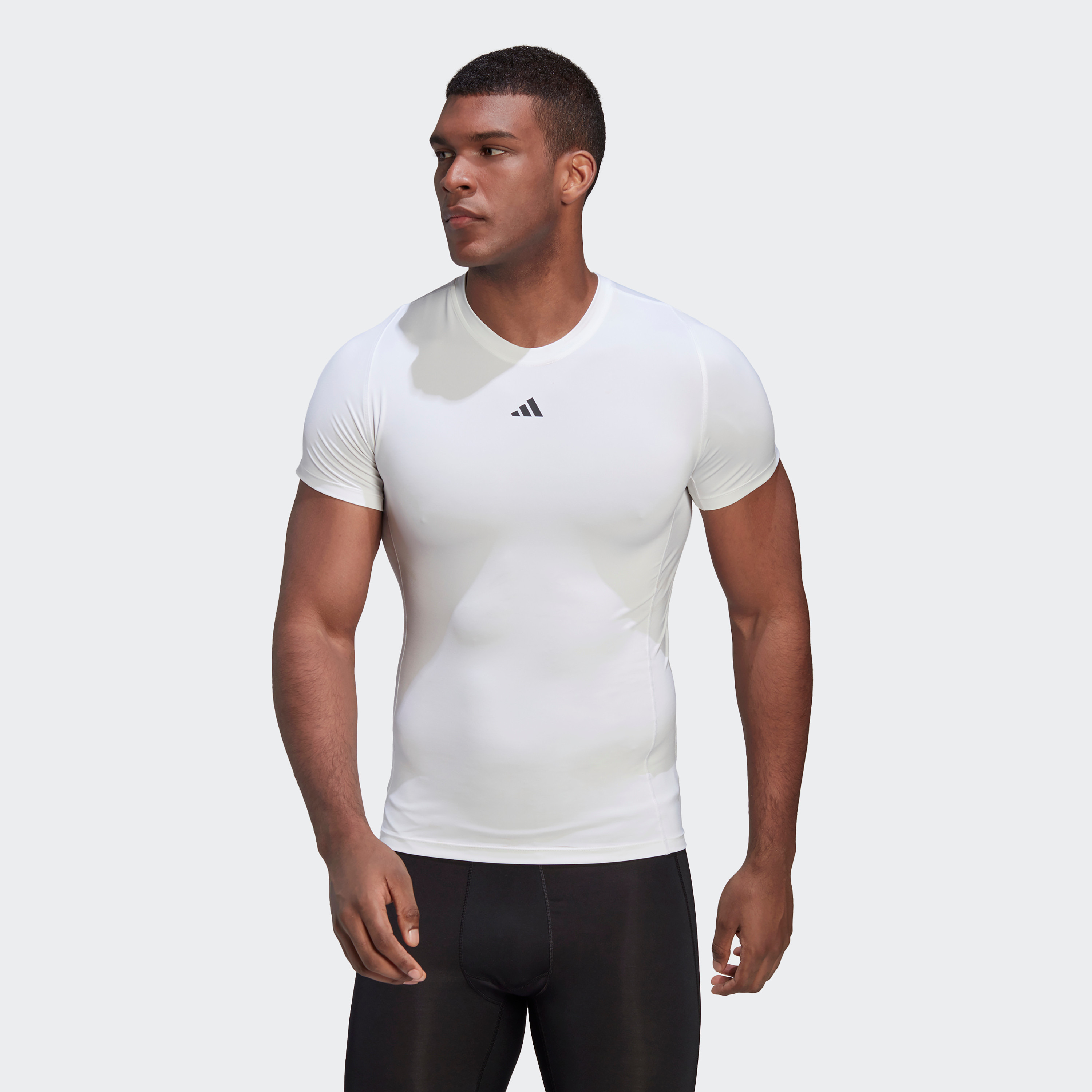 Adidas Men Logo T Shirt-men-clothing-sportswearandactivewear-tshirtsandpolos-image-1