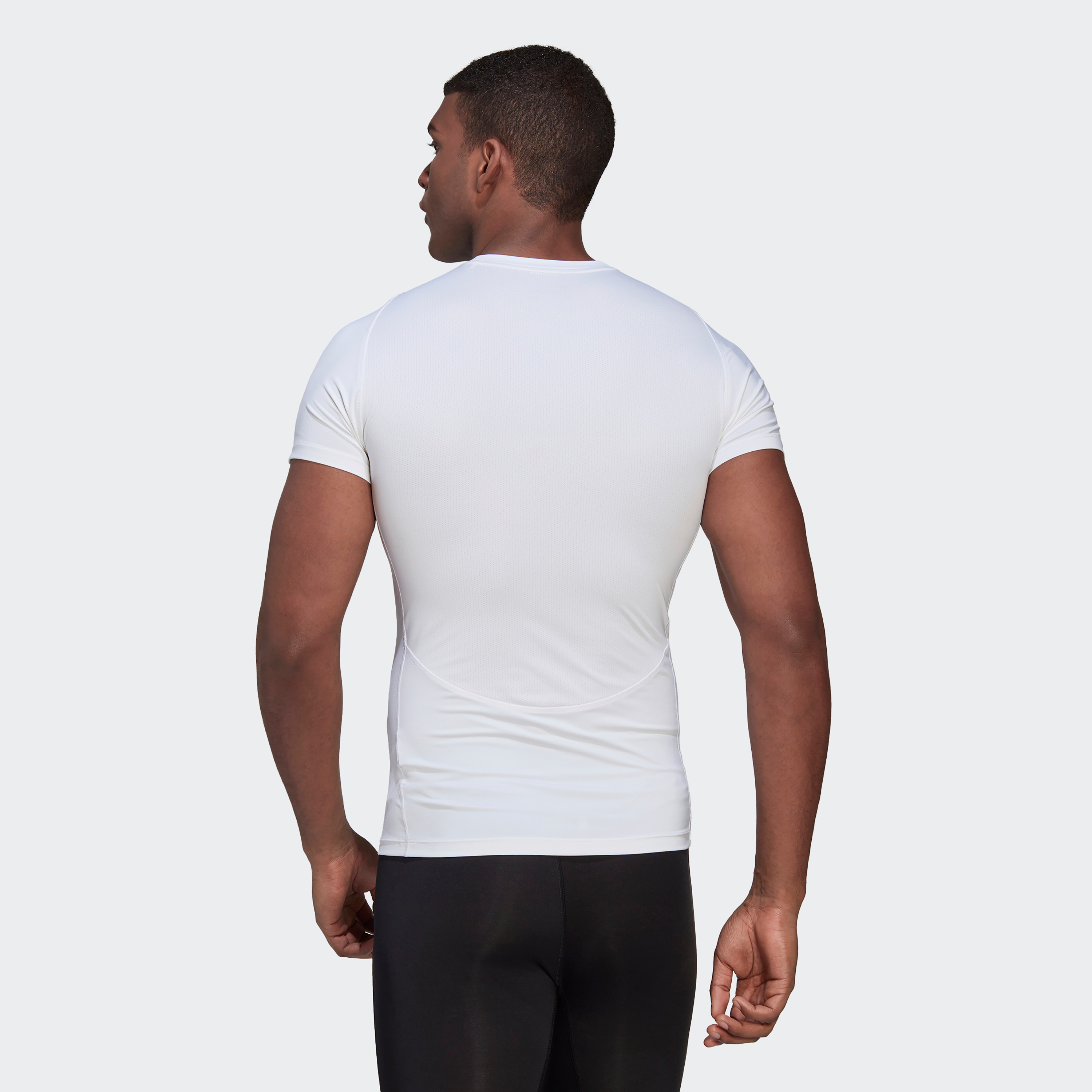 Adidas Men Logo T Shirt-men-clothing-sportswearandactivewear-tshirtsandpolos-image-3