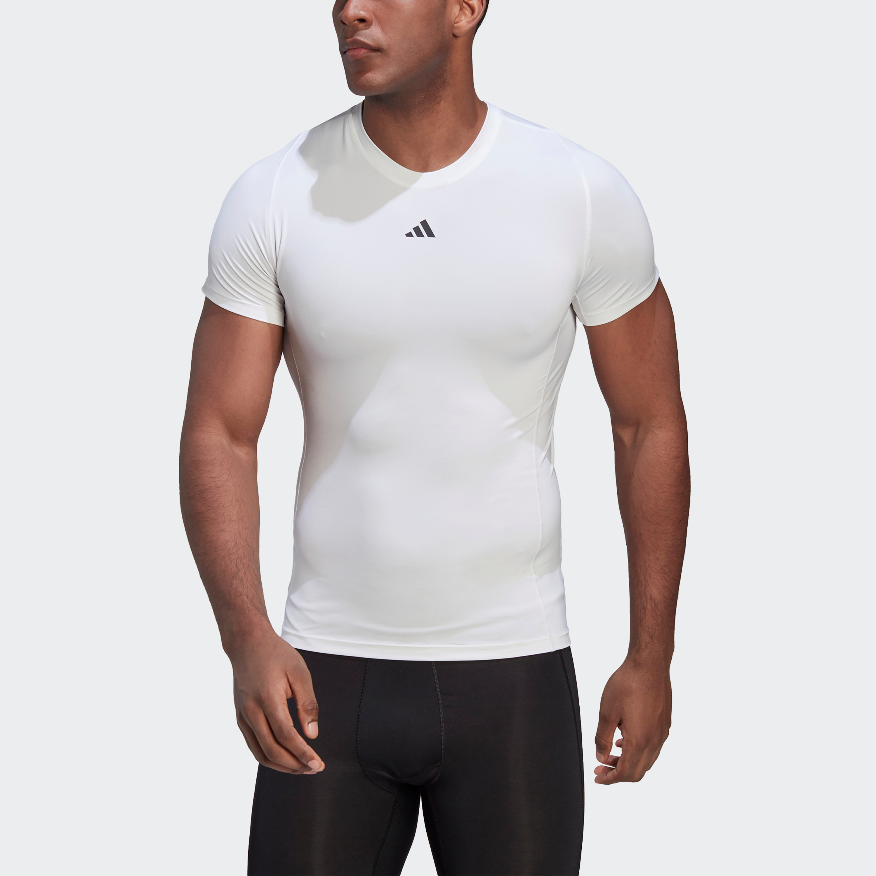 Adidas Men Logo T Shirt-men-clothing-sportswearandactivewear-tshirtsandpolos-image-7