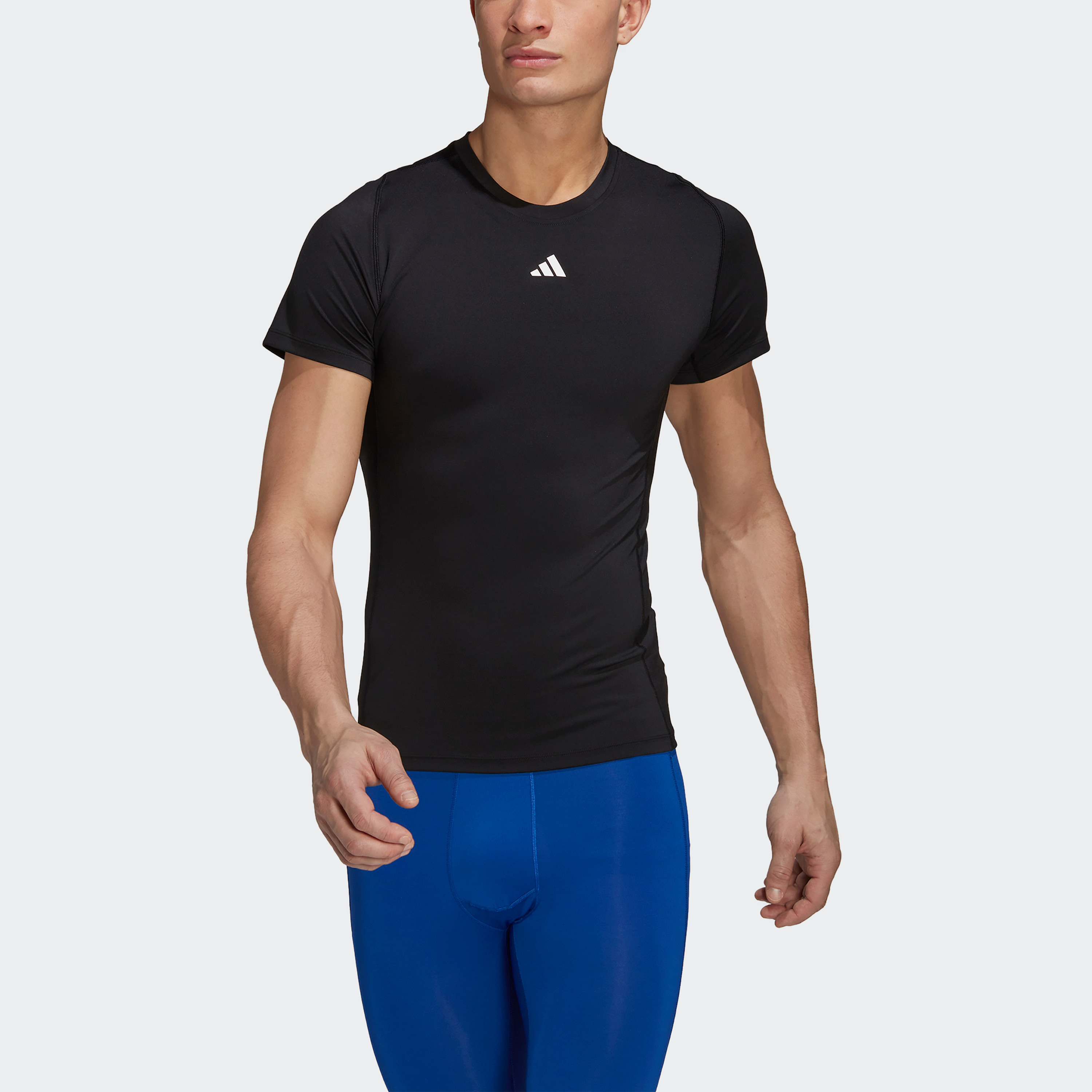  تي شيرت للرجال مطرز بلوجو اديداس-men-clothing-sportswearandactivewear-tshirtsandpolos-image-7